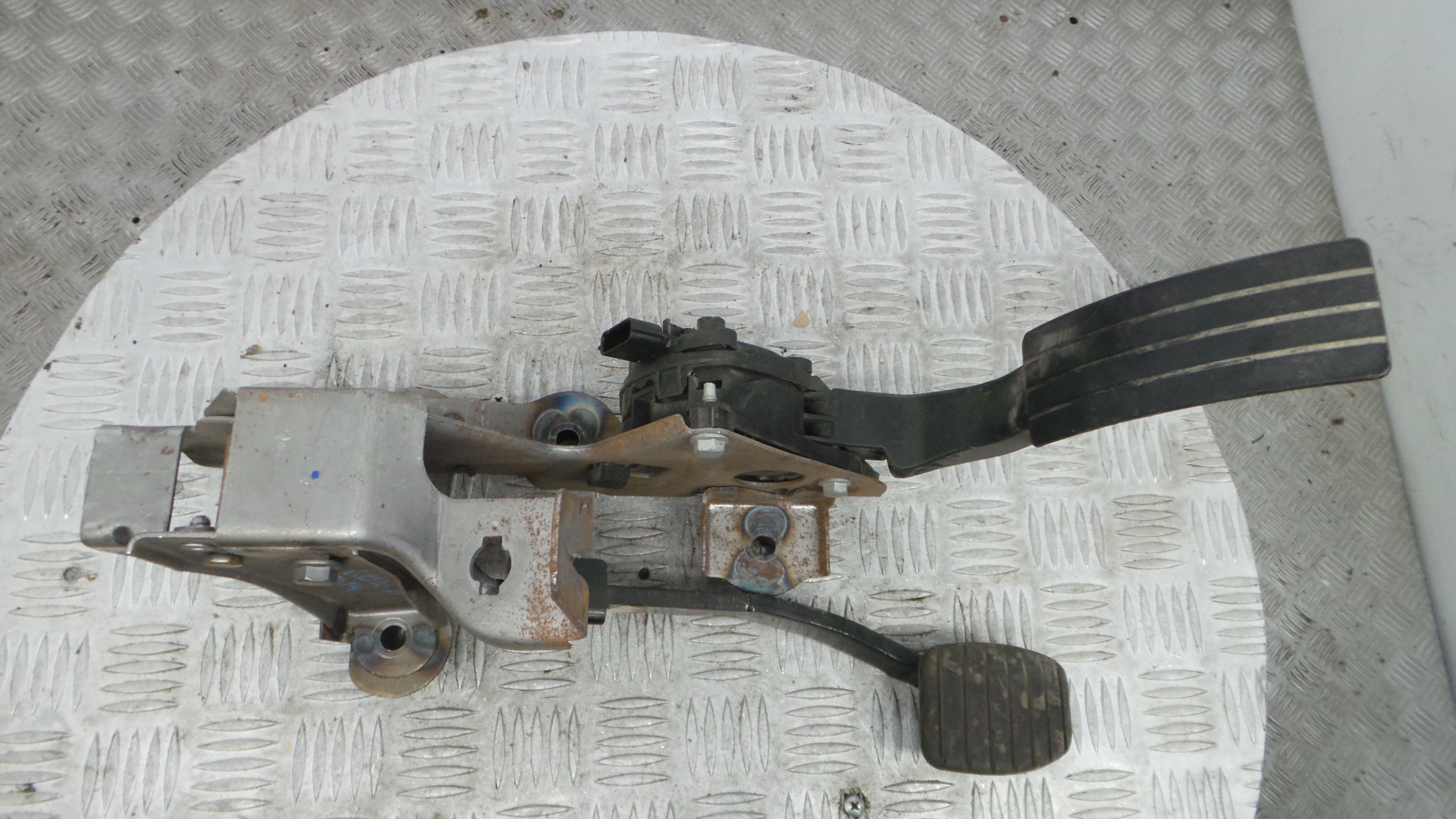 Pedal do Travão 180029347R - RENAULT CLIO IV (BH_)-38349829 Pedal do Travão 180029347R - RENAULT CLIO IV (BH_)-38349829