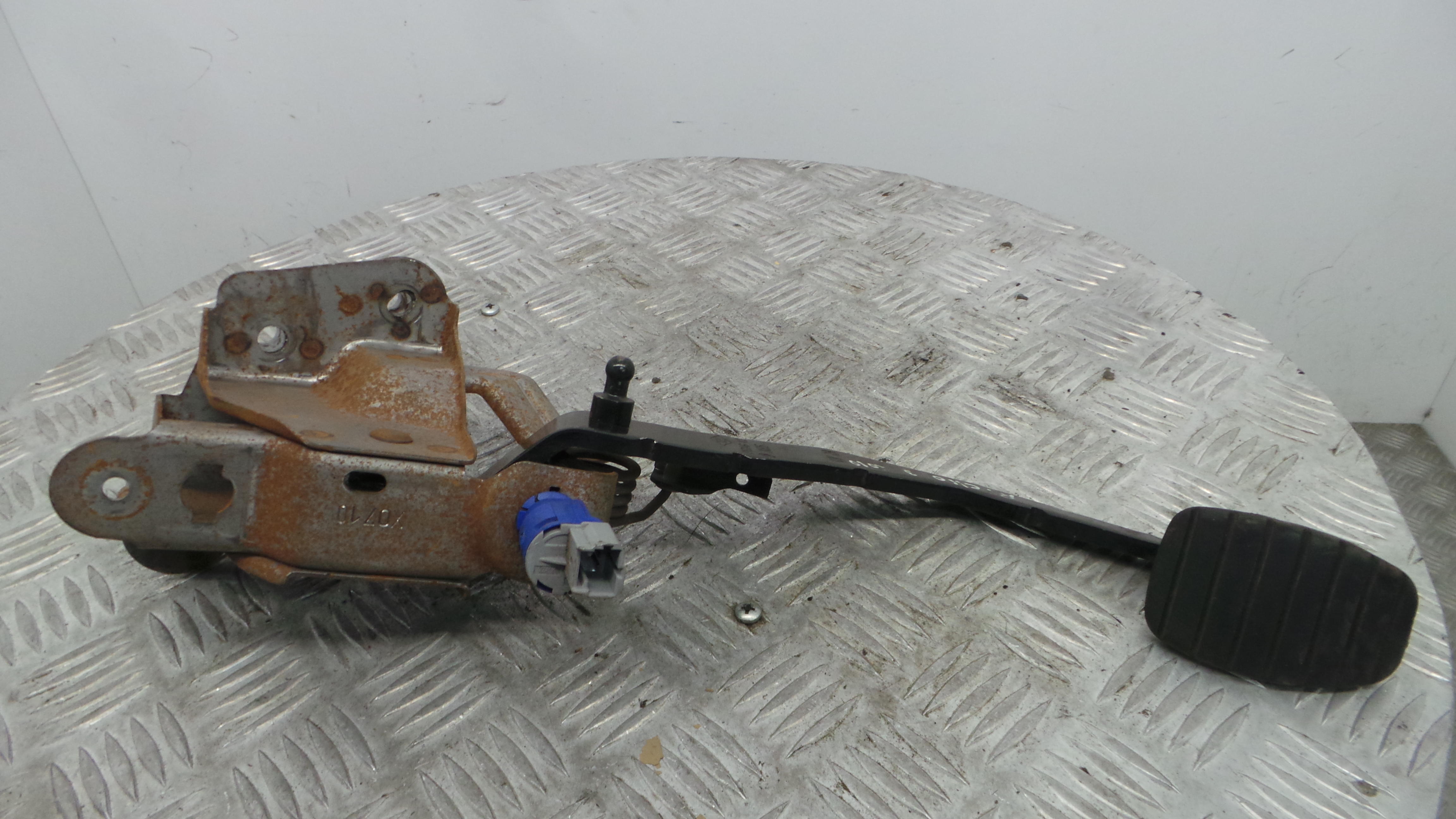 Pedal de Embraiagem 8200510910B - RENAULT CLIO III (BR0/1, CR0/1)-38349836 Pedal de Embraiagem 8200510910B - RENAULT CLIO III (BR0/1, CR0/1)-38349836