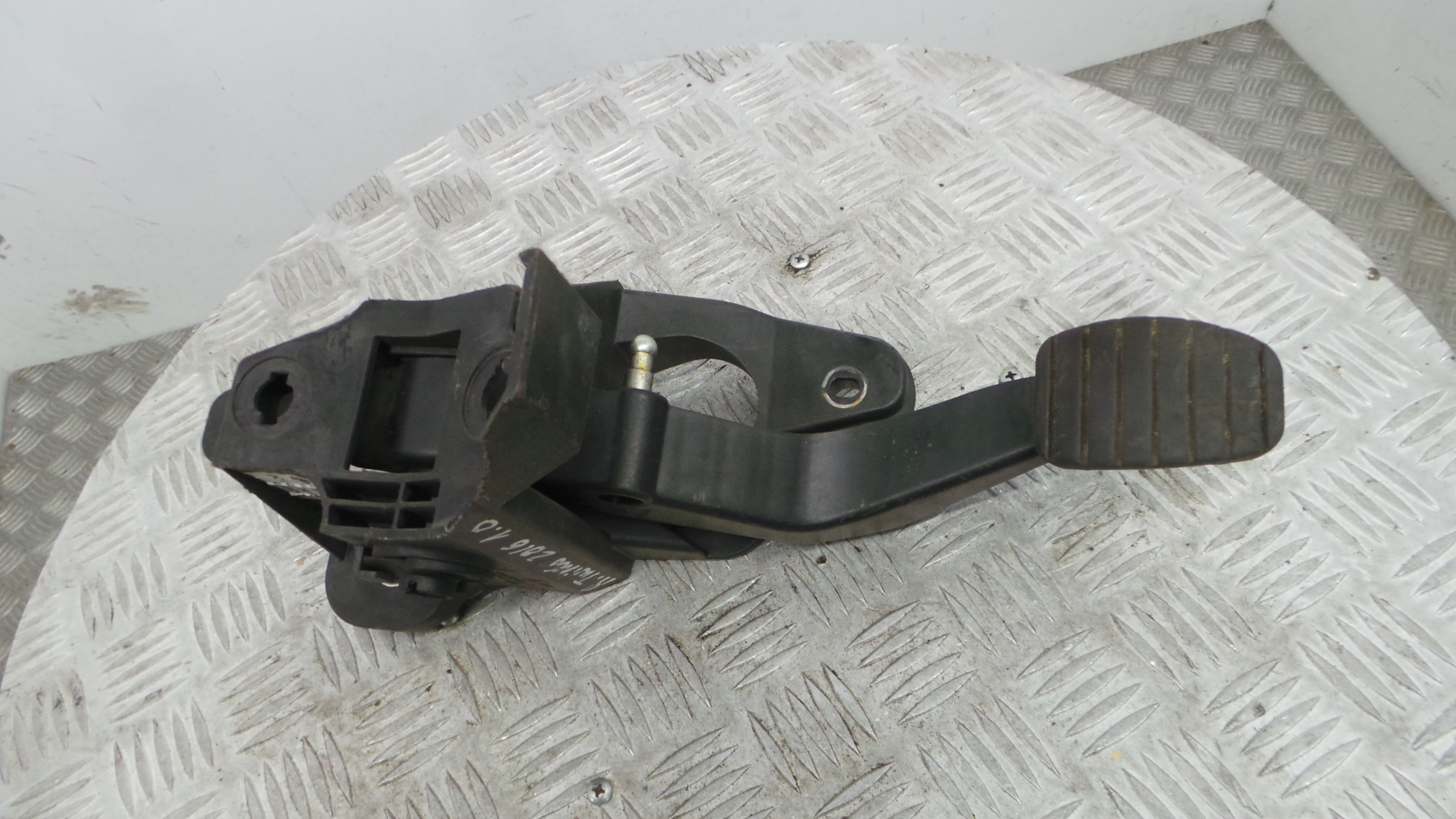 Pedal de Embraiagem 465030341R - RENAULT TWINGO III (BCM_, BCA_)-38349850