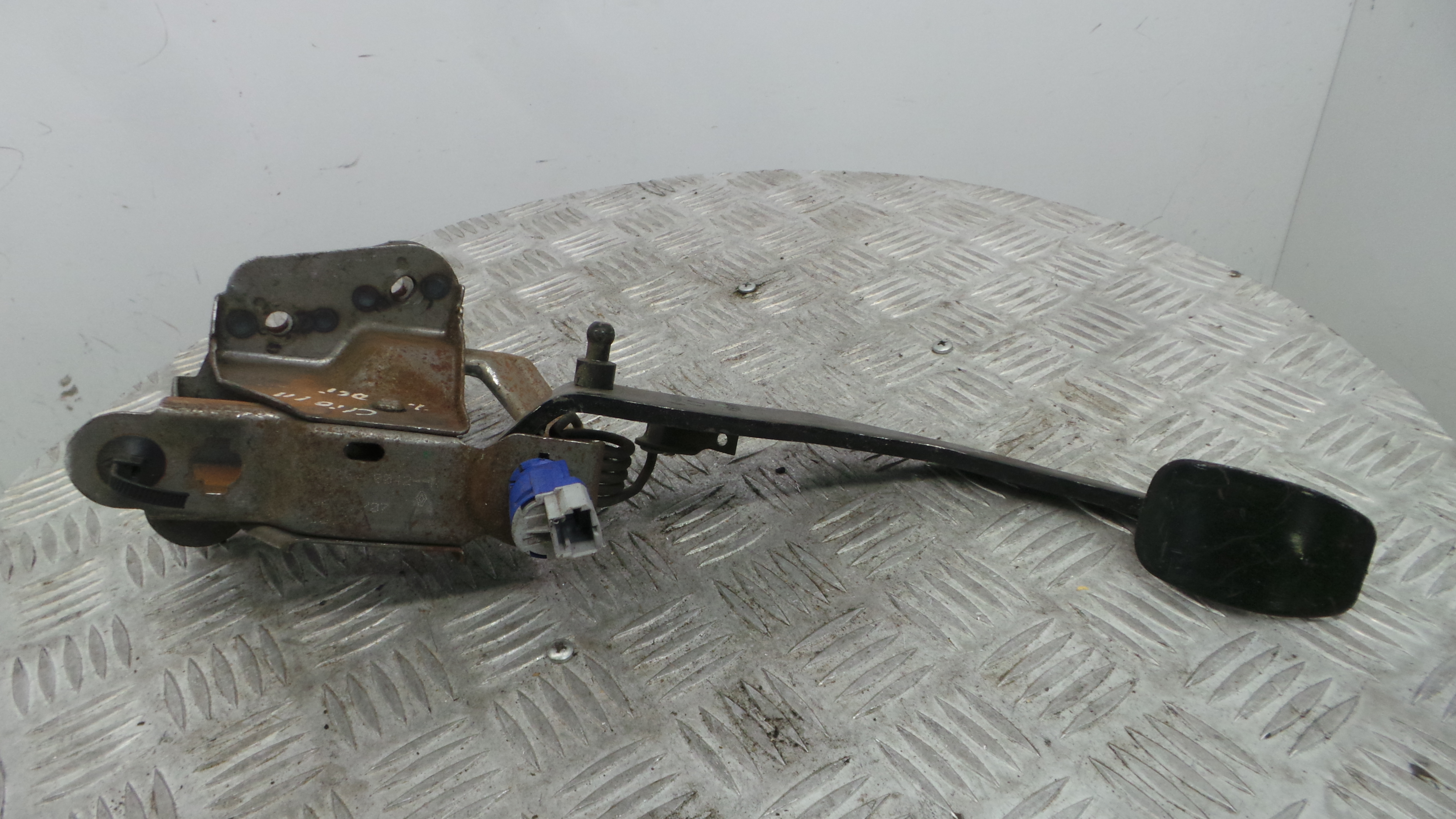 Pedal de Embraiagem 8200470042 - RENAULT CLIO III (BR0/1, CR0/1)-38349880