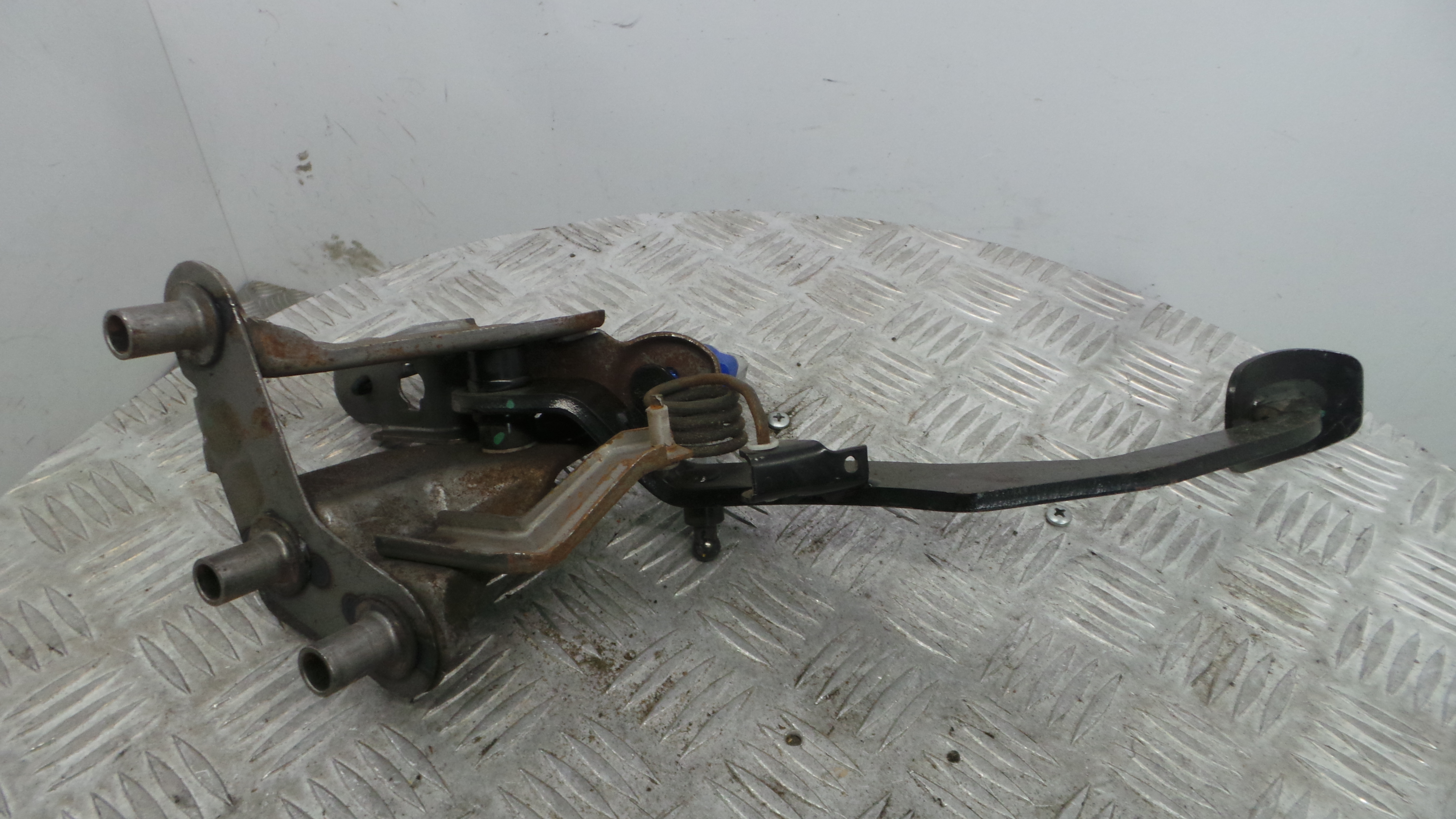 Pedal de Embraiagem 8200470042 - RENAULT CLIO III (BR0/1, CR0/1)-38349880