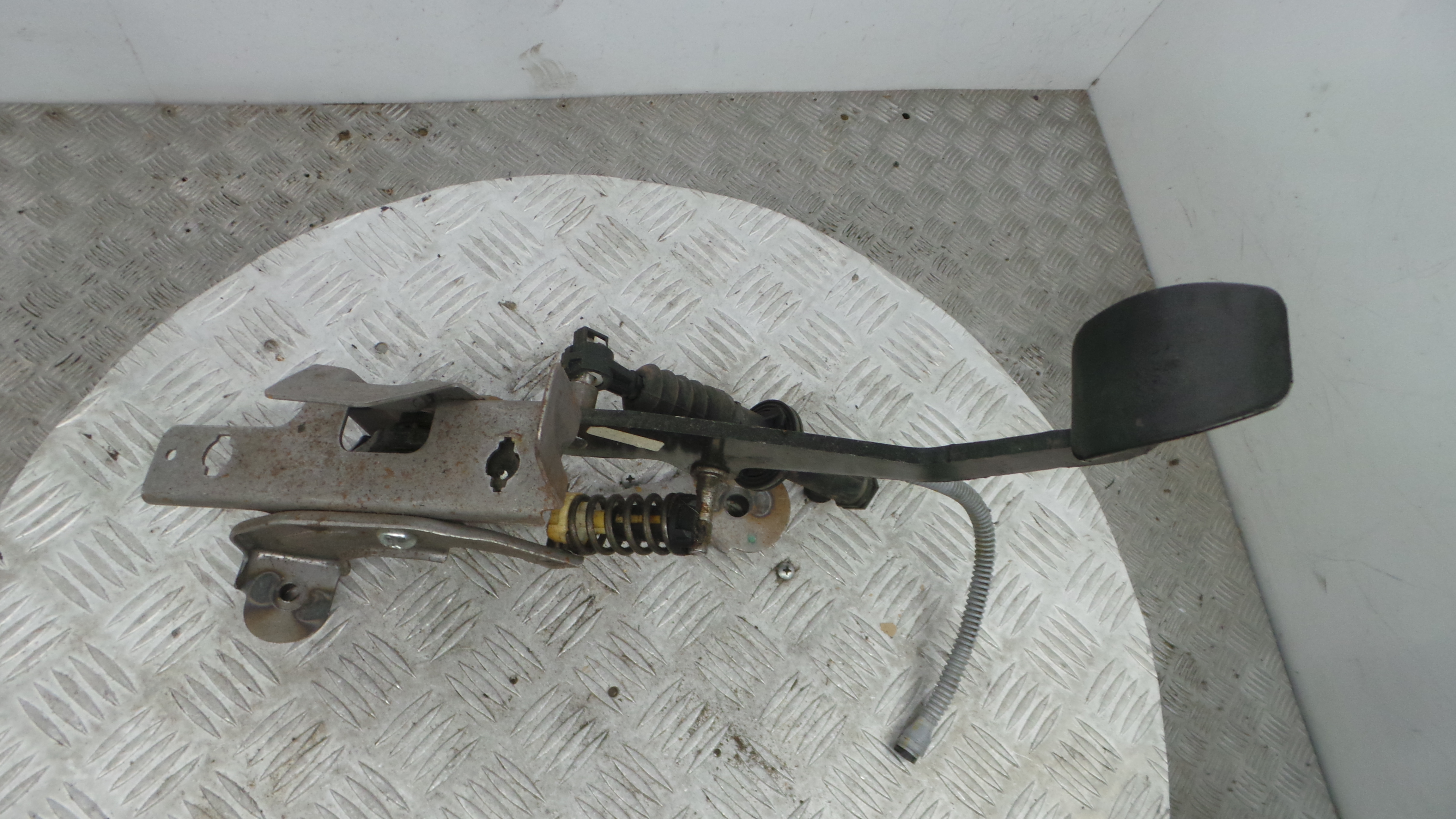 Pedal de Embraiagem - RENAULT CLIO IV (BH_)-38349979 Pedal de Embraiagem - RENAULT CLIO IV (BH_)-38349979