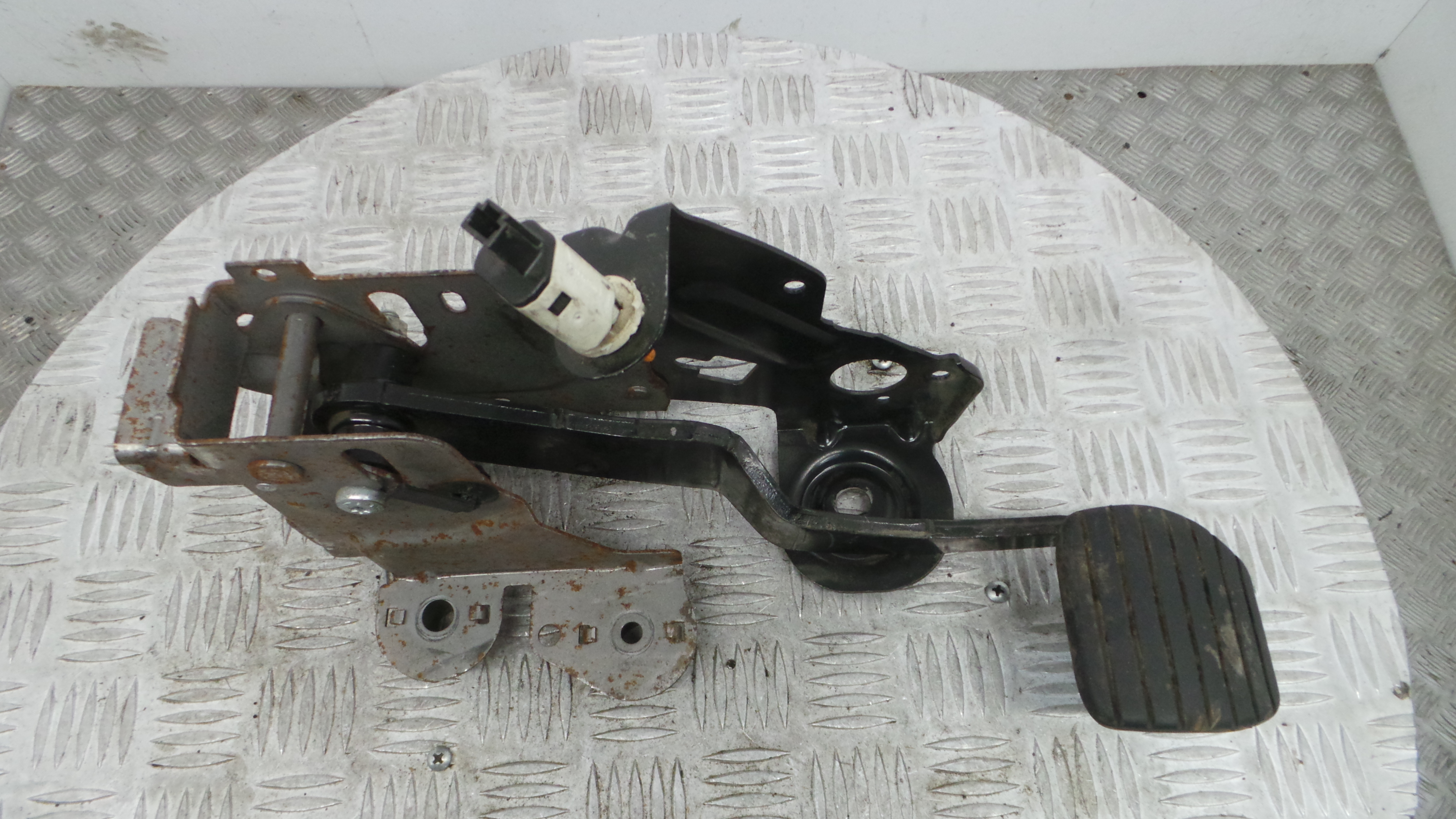 Pedal do Travão 465010015R - RENAULT MEGANE III Hatchback (BZ0/1_, B3_)-38349988 Pedal do Travão 465010015R - RENAULT MEGANE III Hatchback (BZ0/1_, B3_)-38349988