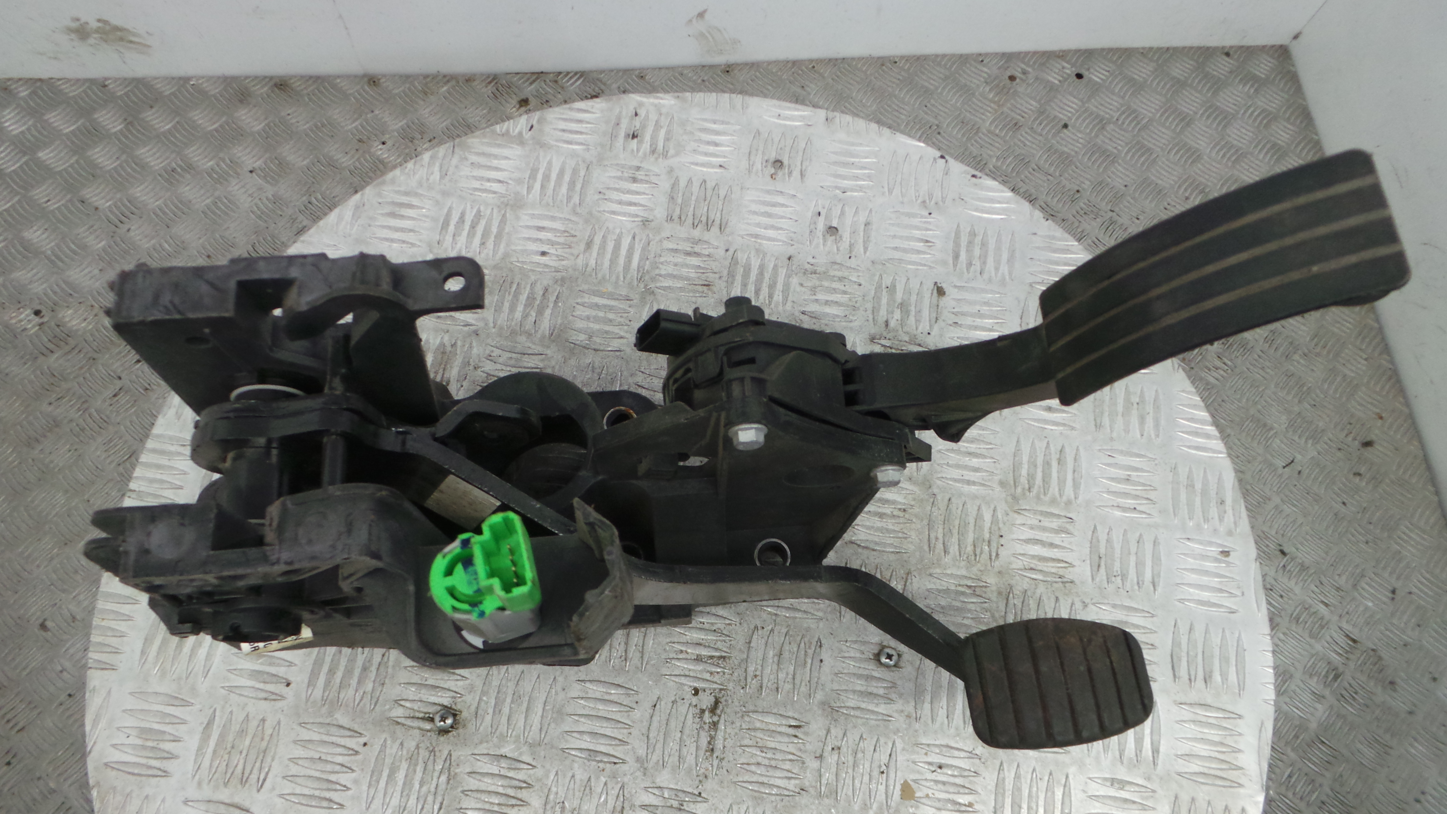 Pedal do Travão 465014775R - RENAULT TWINGO III (BCM_, BCA_)-38349991 Pedal do Travão 465014775R - RENAULT TWINGO III (BCM_, BCA_)-38349991