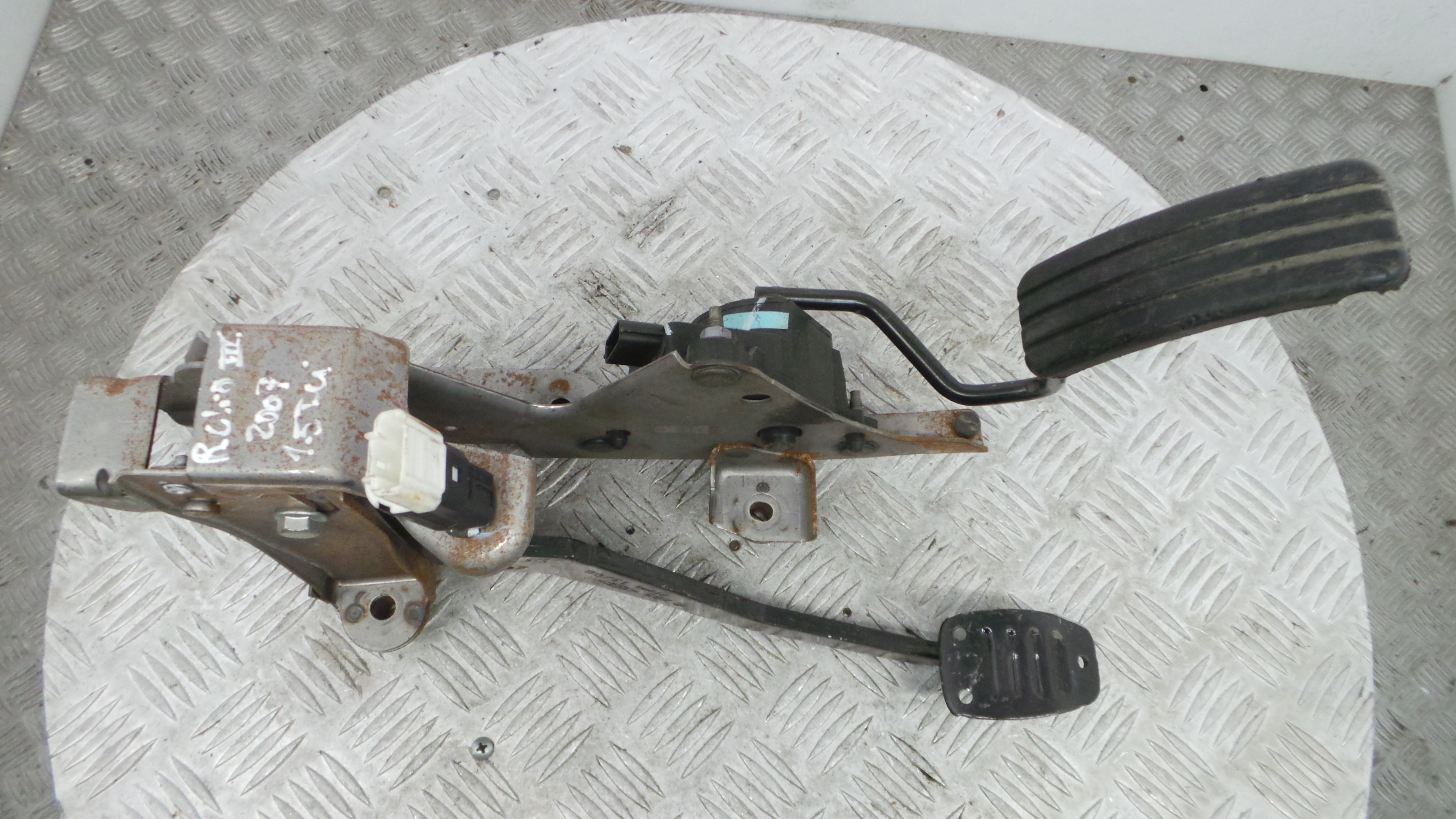 Pedal do Travão 8200696862A - RENAULT CLIO III (BR0/1, CR0/1)-38349998