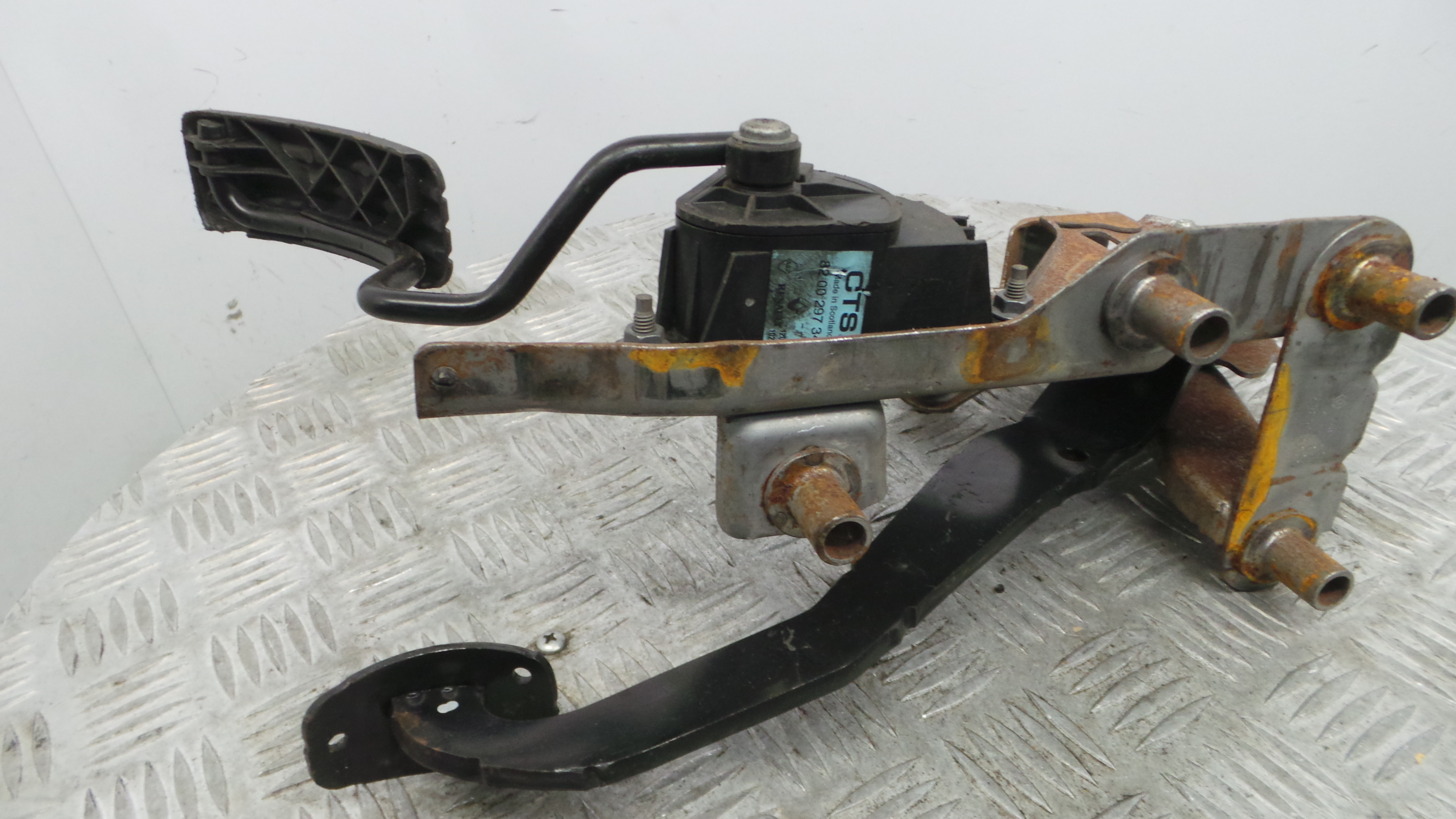 Pedal do Travão 8200696862A - RENAULT CLIO III (BR0/1, CR0/1)-38349998