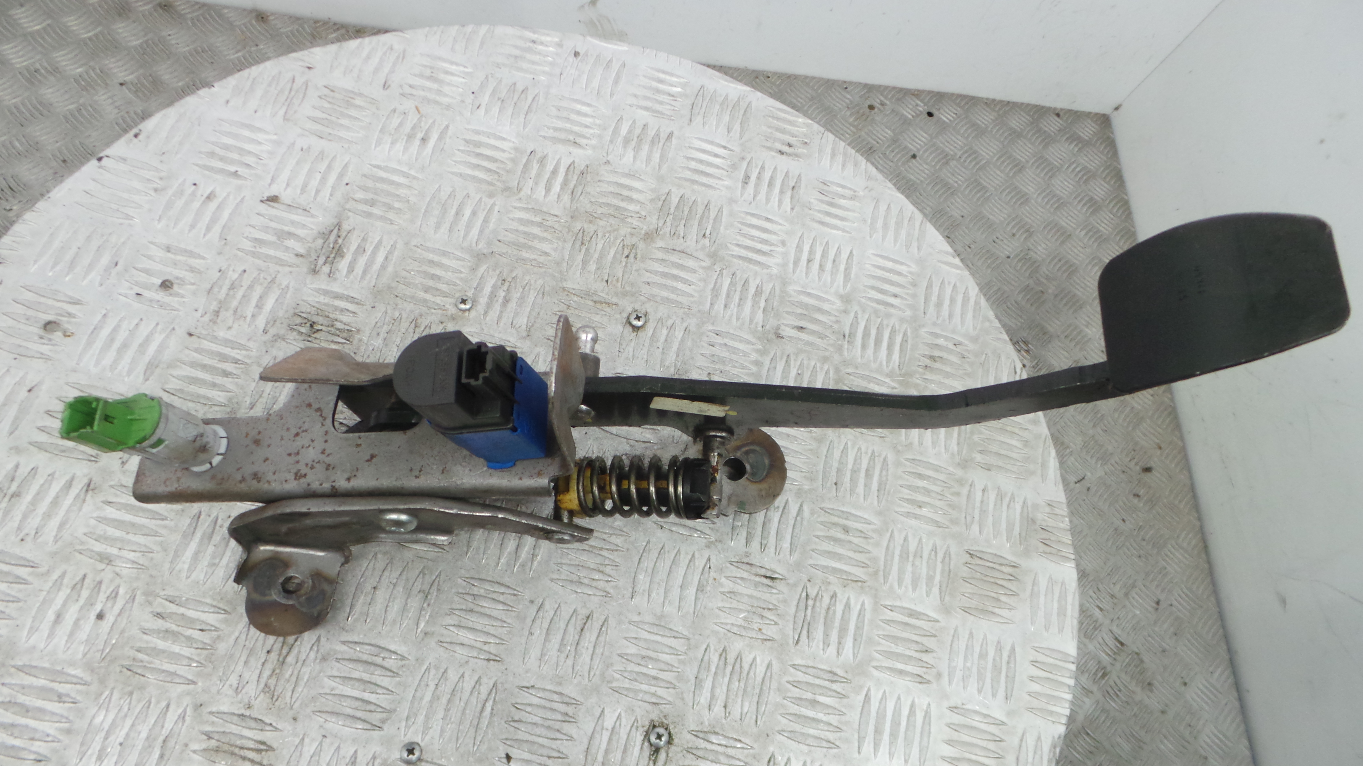 Pedal de Embraiagem - RENAULT CLIO IV (BH_)-38350002 Pedal de Embraiagem - RENAULT CLIO IV (BH_)-38350002