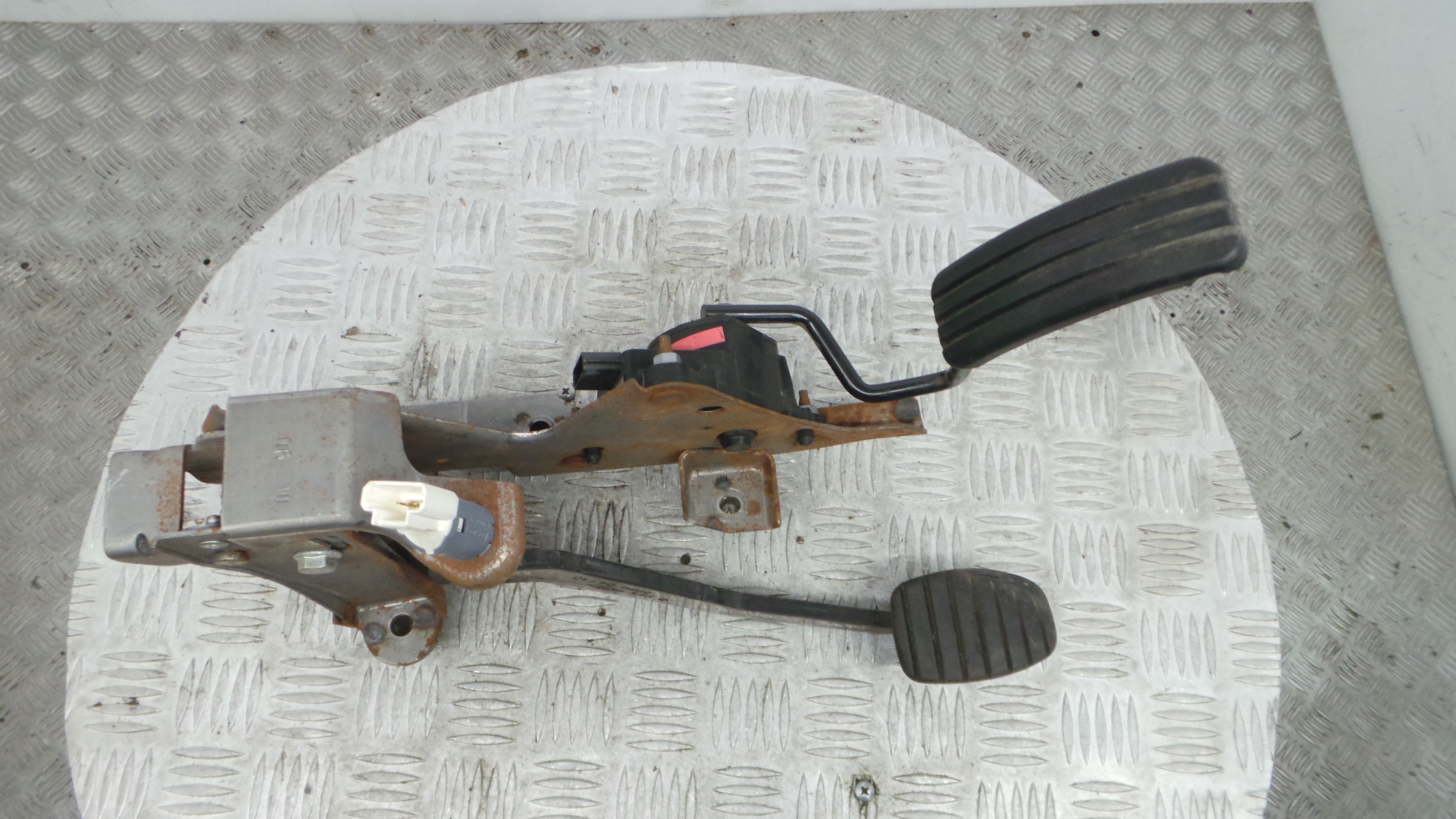 Pedal do Travão 8200696862D - RENAULT CLIO III (BR0/1, CR0/1)-38350010