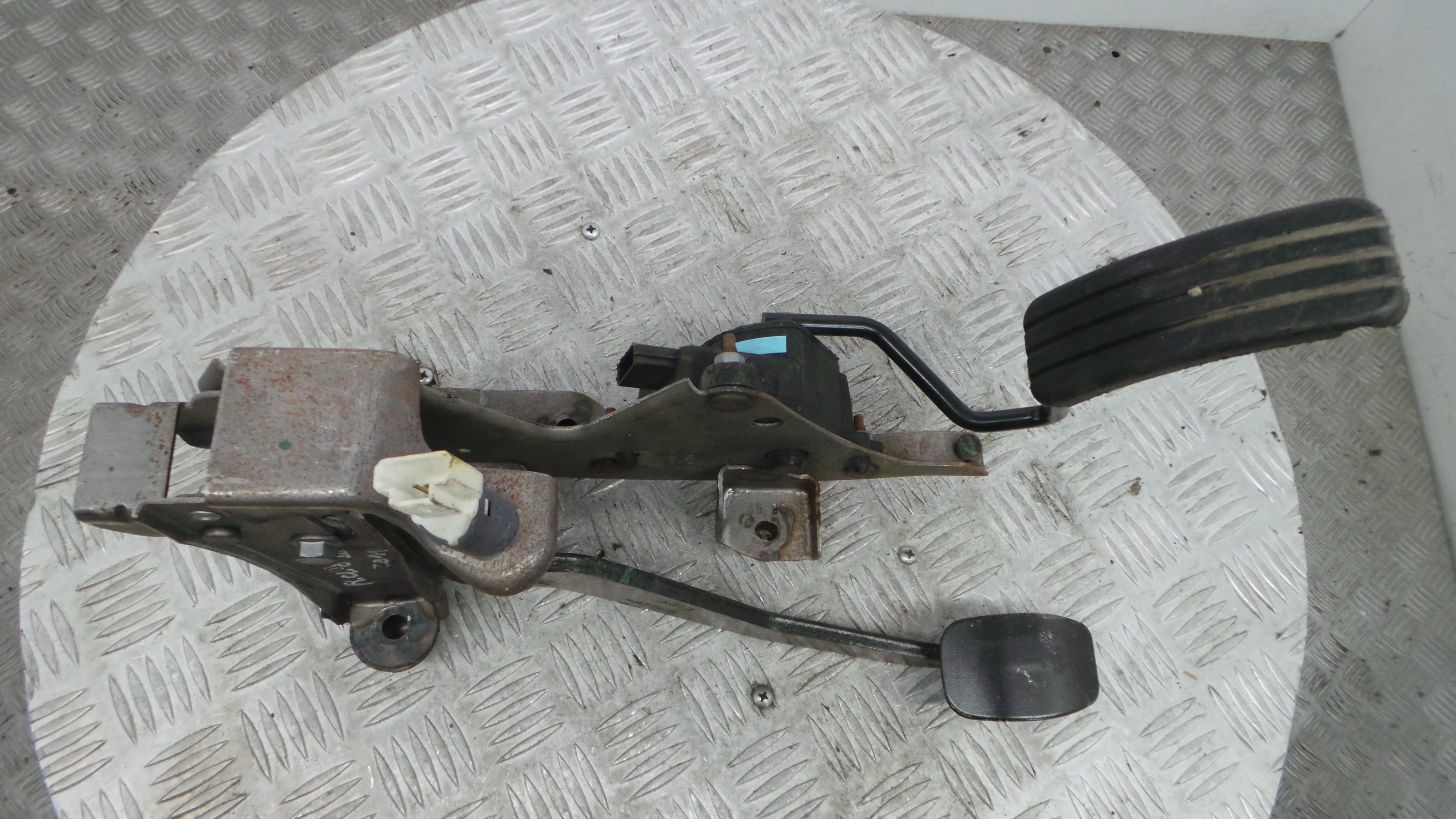 Pedal do Travão 8200711631 - RENAULT CLIO III (BR0/1, CR0/1)-38350023