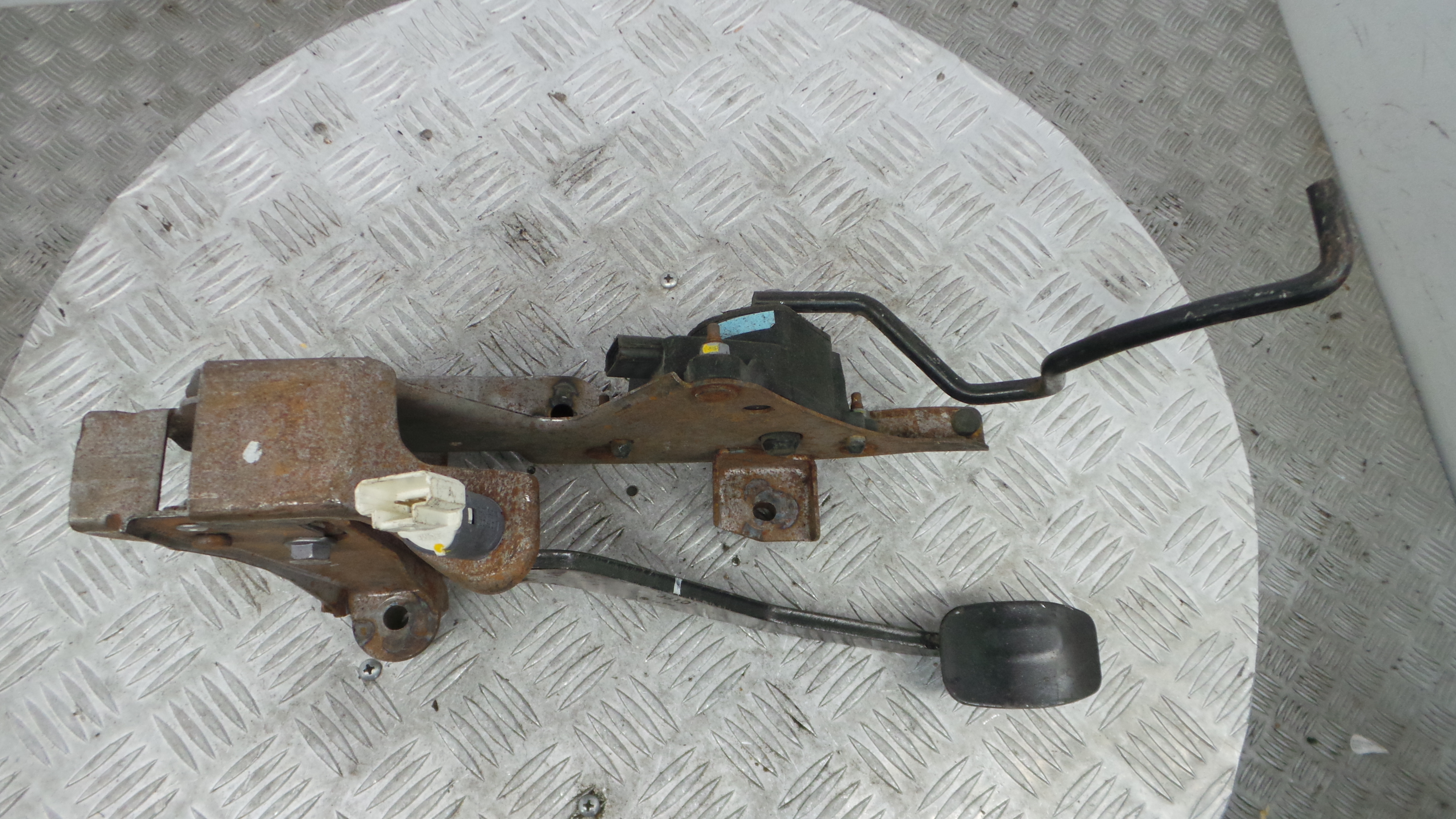 Pedal do Travão 8200711631 - RENAULT CLIO III (BR0/1, CR0/1)-38350037