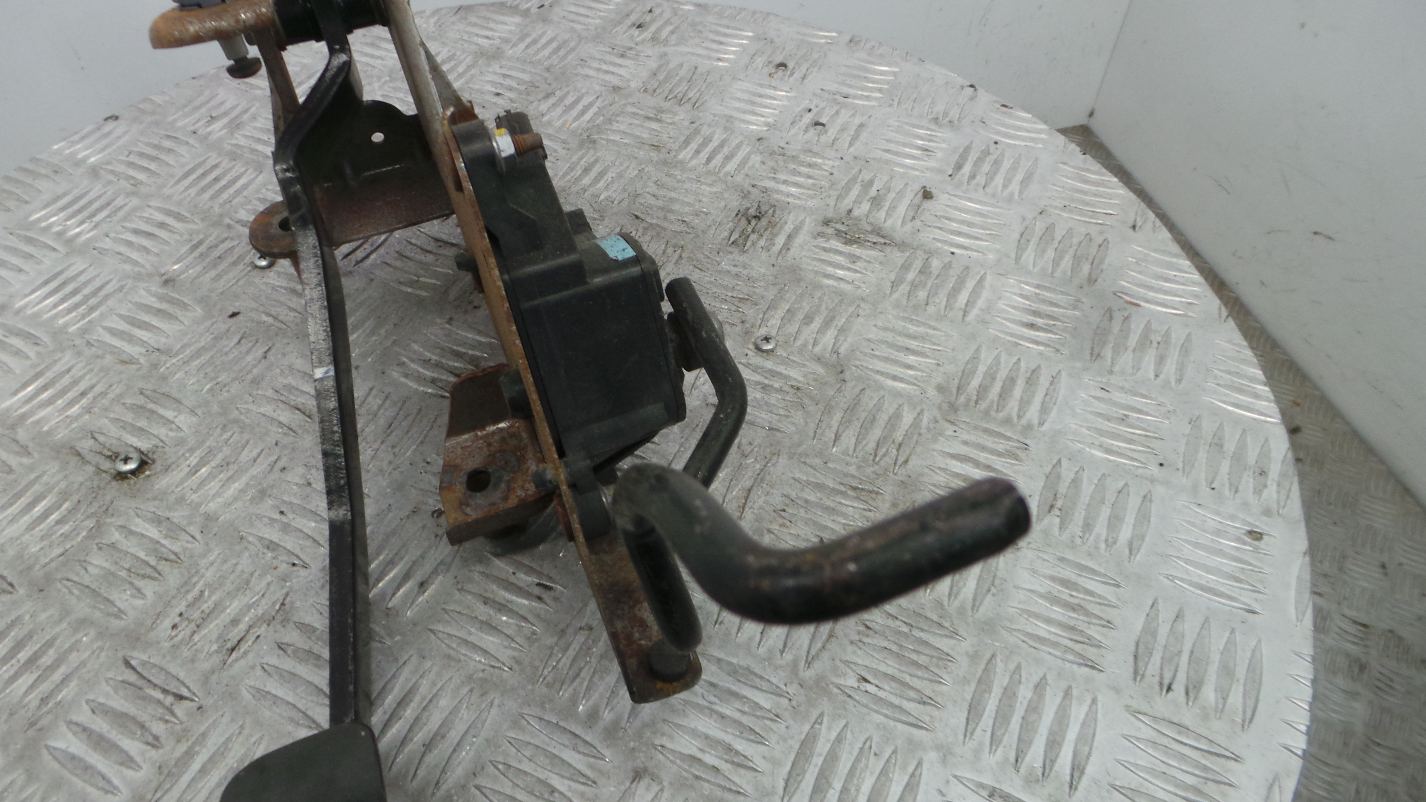 Pedal do Travão 8200711631 - RENAULT CLIO III (BR0/1, CR0/1)-38350037