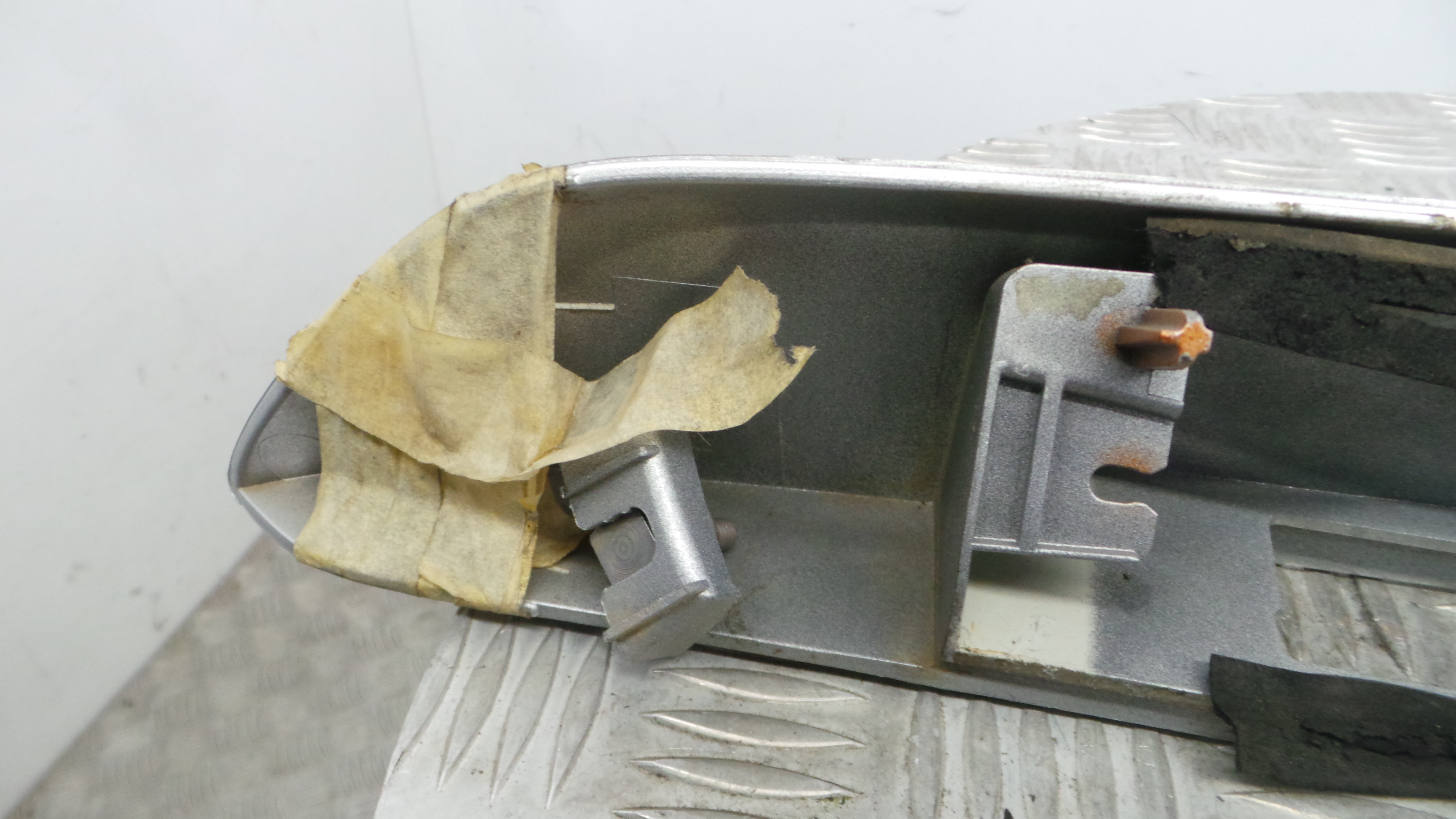 Puxador Exterior da Tampa da Mala 848109634R - RENAULT CAPTUR I (J5_, H5_)-38350110