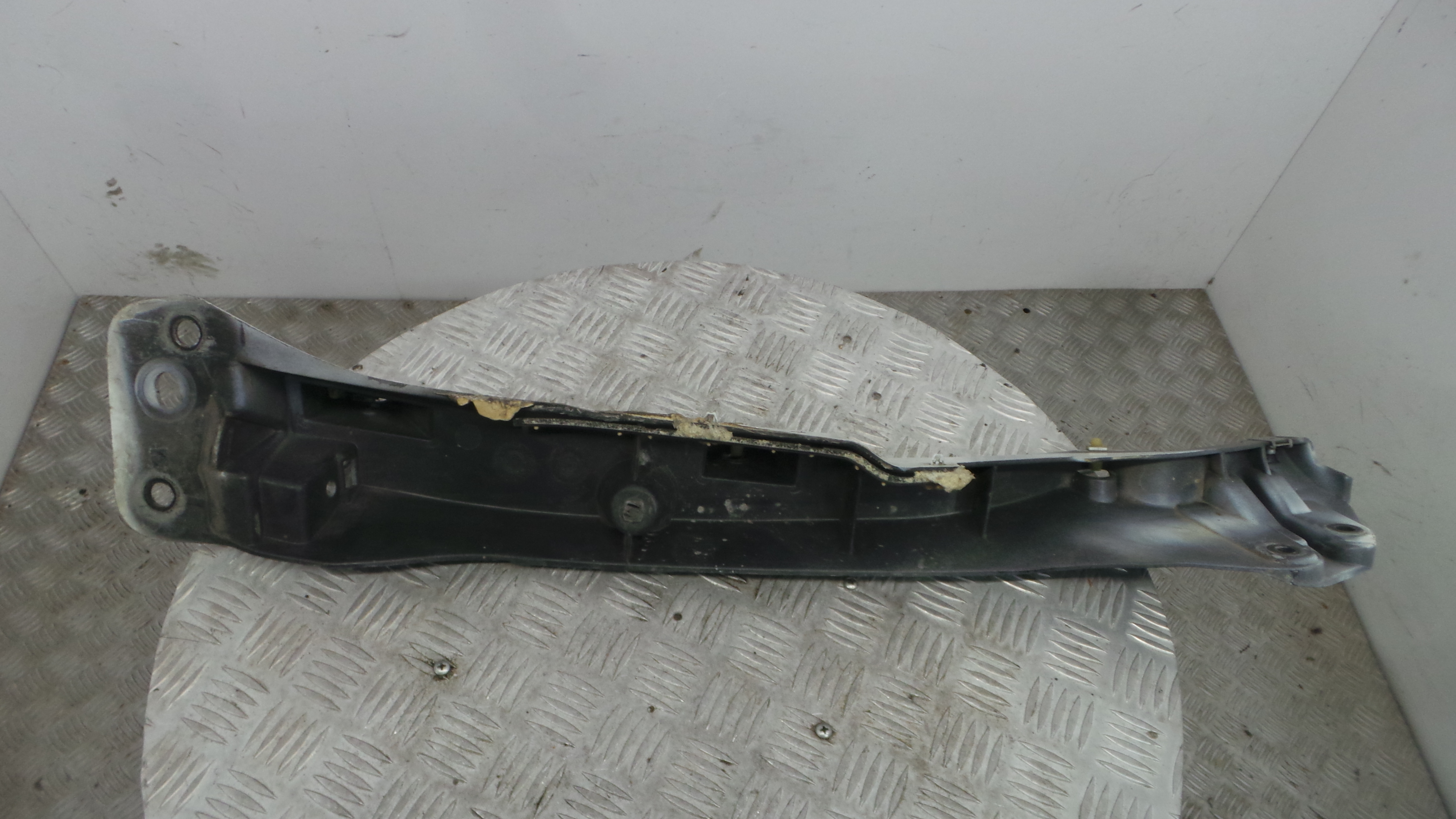 Suporte Guarda Lamas 8200314931 - RENAULT CLIO III (BR0/1, CR0/1)-38350156