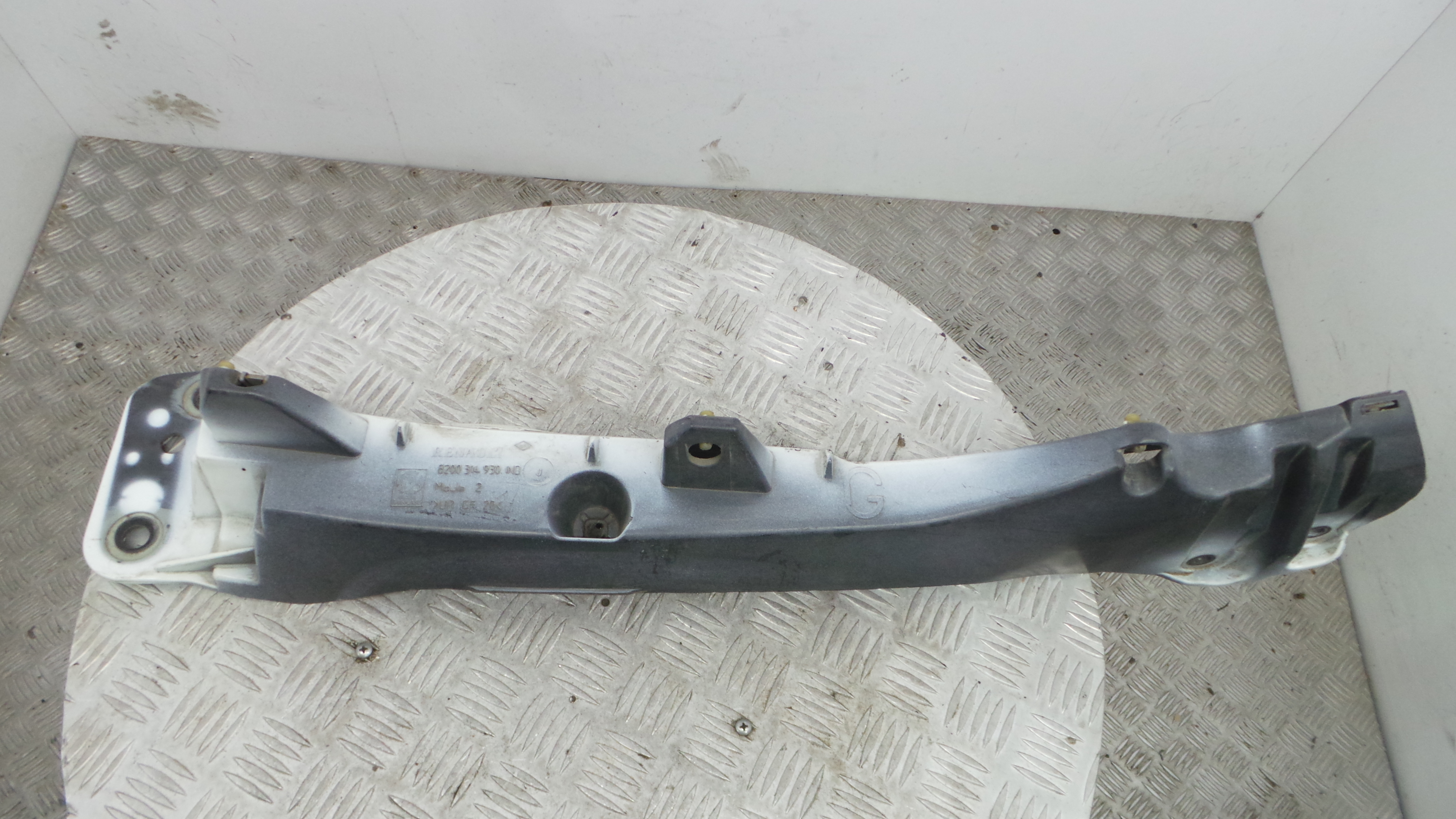 Suporte Guarda Lamas 8200314930 - RENAULT CLIO III (BR0/1, CR0/1)-38350159