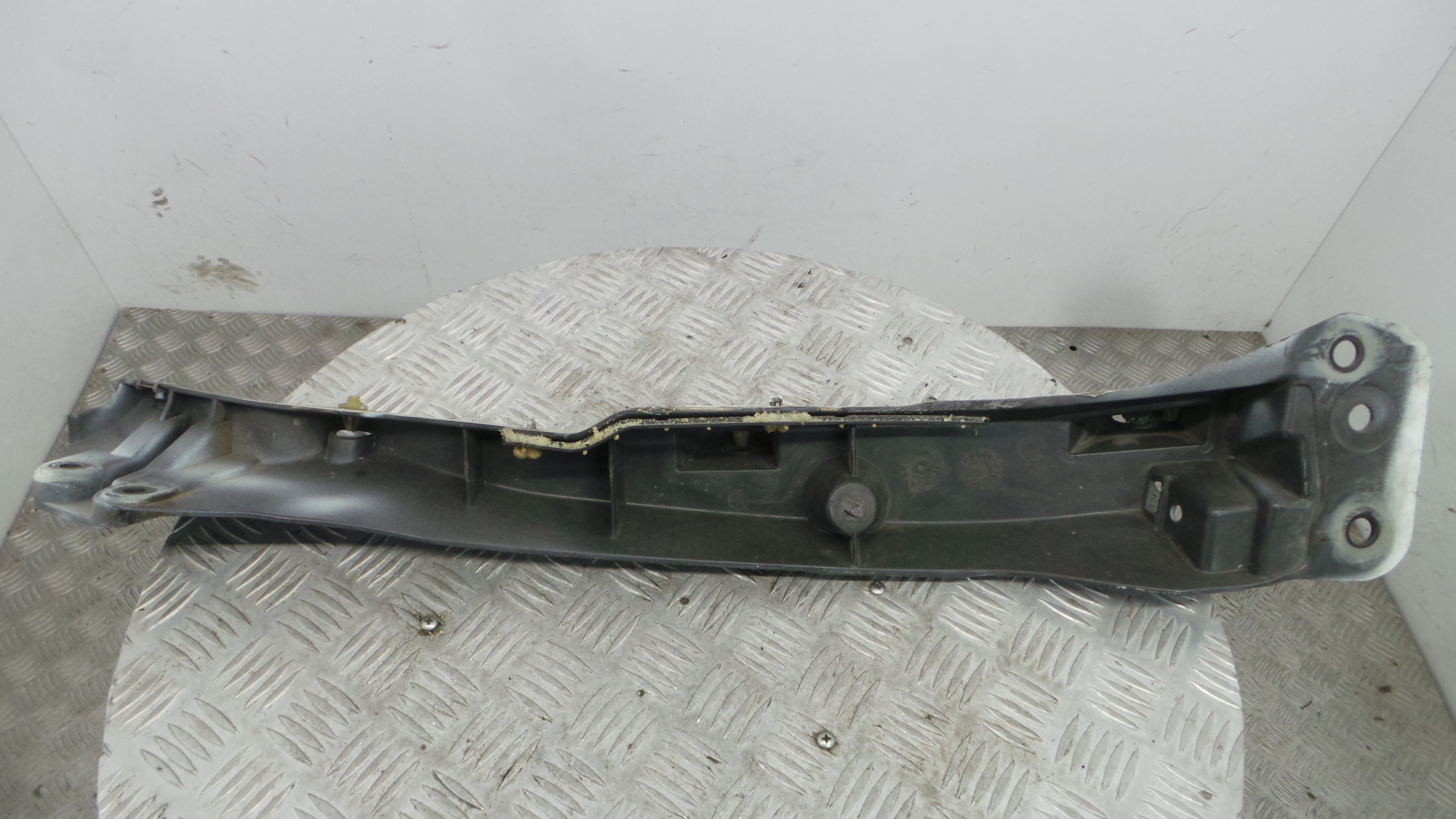 Suporte Guarda Lamas 8200314930 - RENAULT CLIO III (BR0/1, CR0/1)-38350159