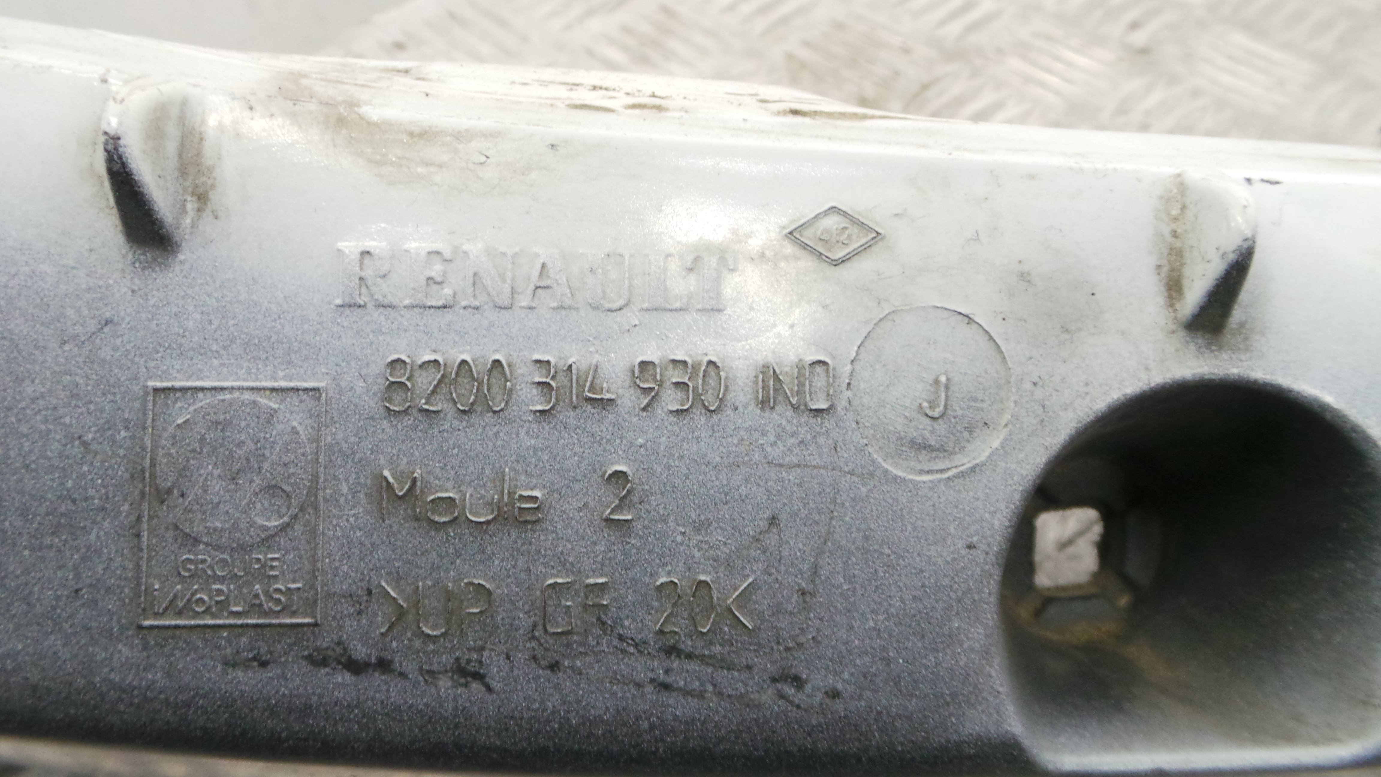 Suporte Guarda Lamas 8200314930 - RENAULT CLIO III (BR0/1, CR0/1)-38350159