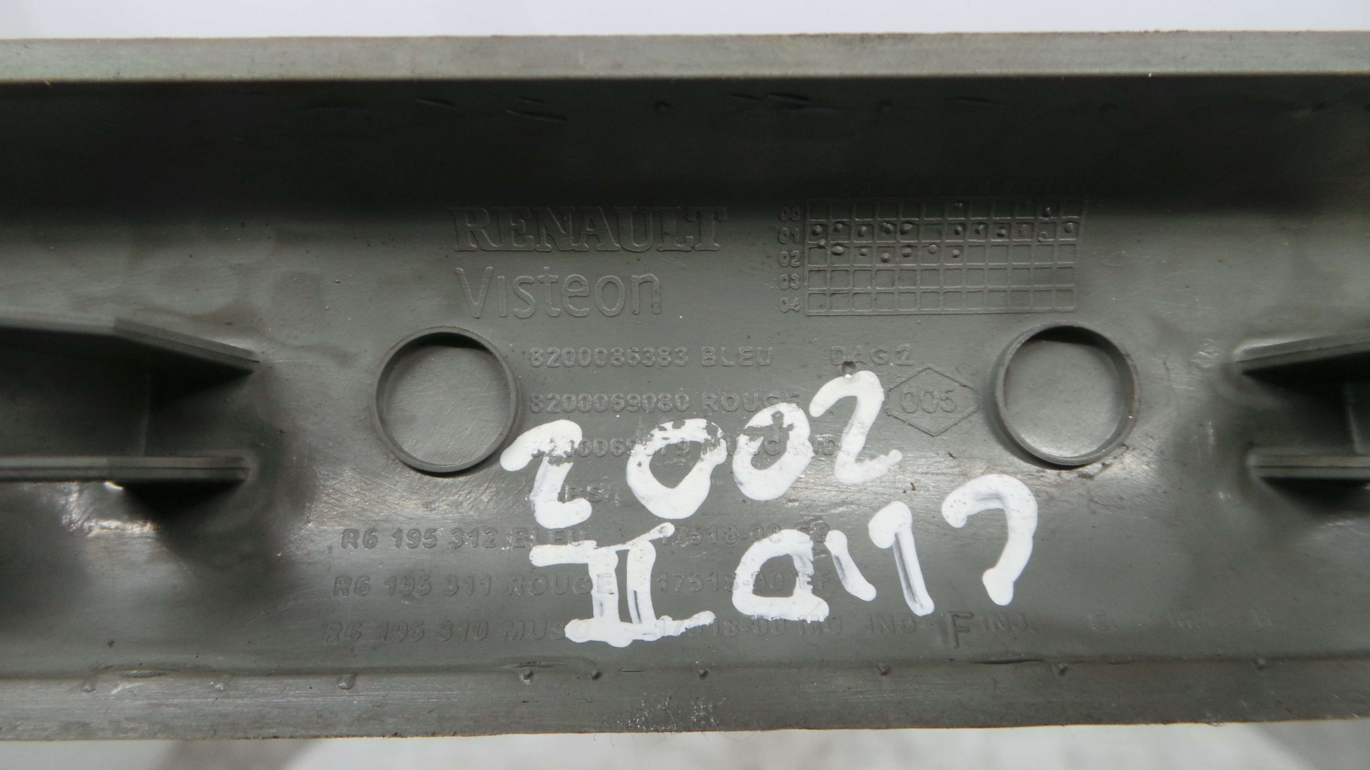 Friso Tablier 8200069579 - RENAULT CLIO II (BB_, CB_), CLIO Mk II (BB_, CB_)-38350168