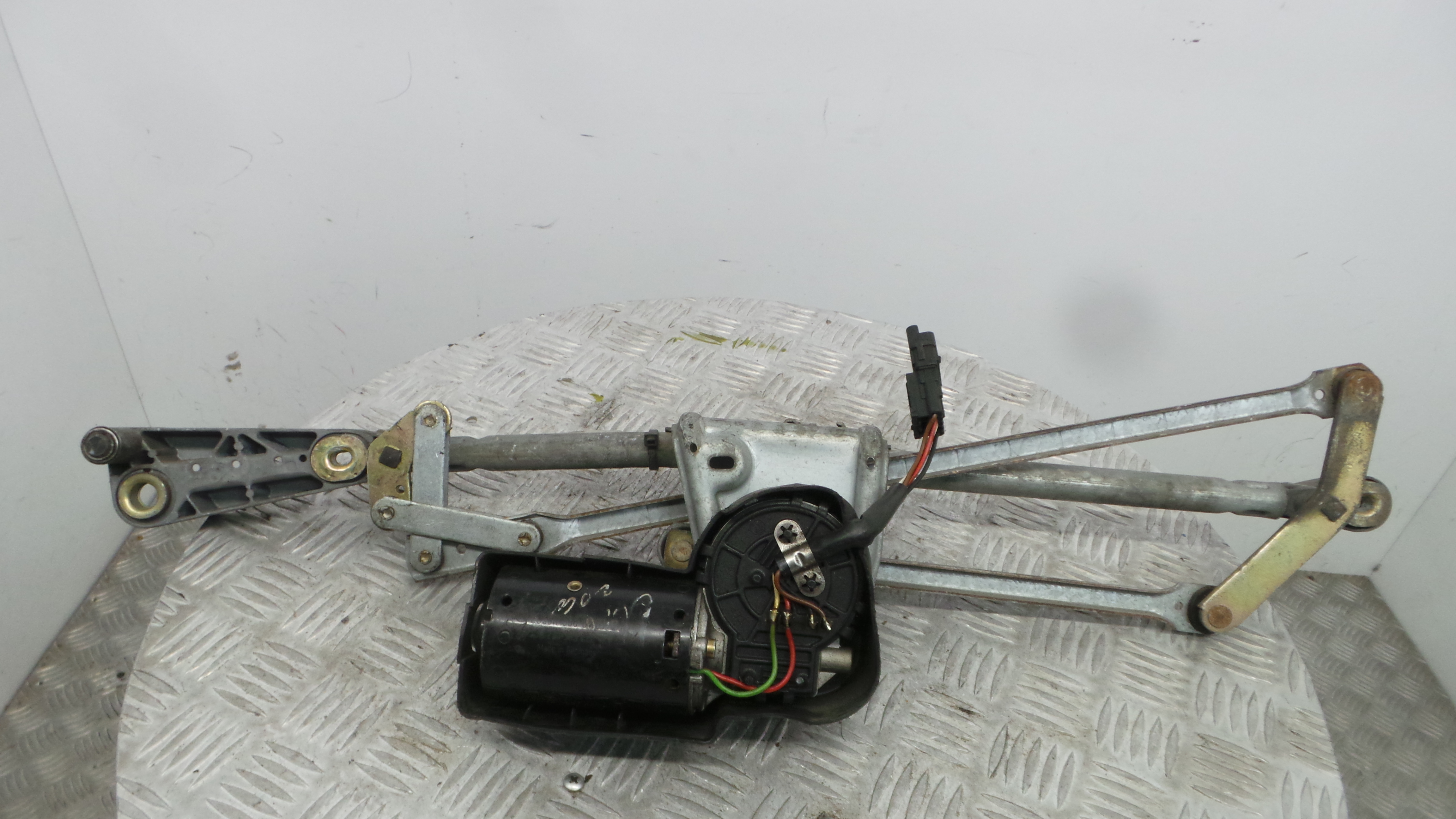 Motor Limpa Vidros Frente  8200258328 - RENAULT CLIO II (BB_, CB_), CLIO Mk II (BB_, CB_)-38361401