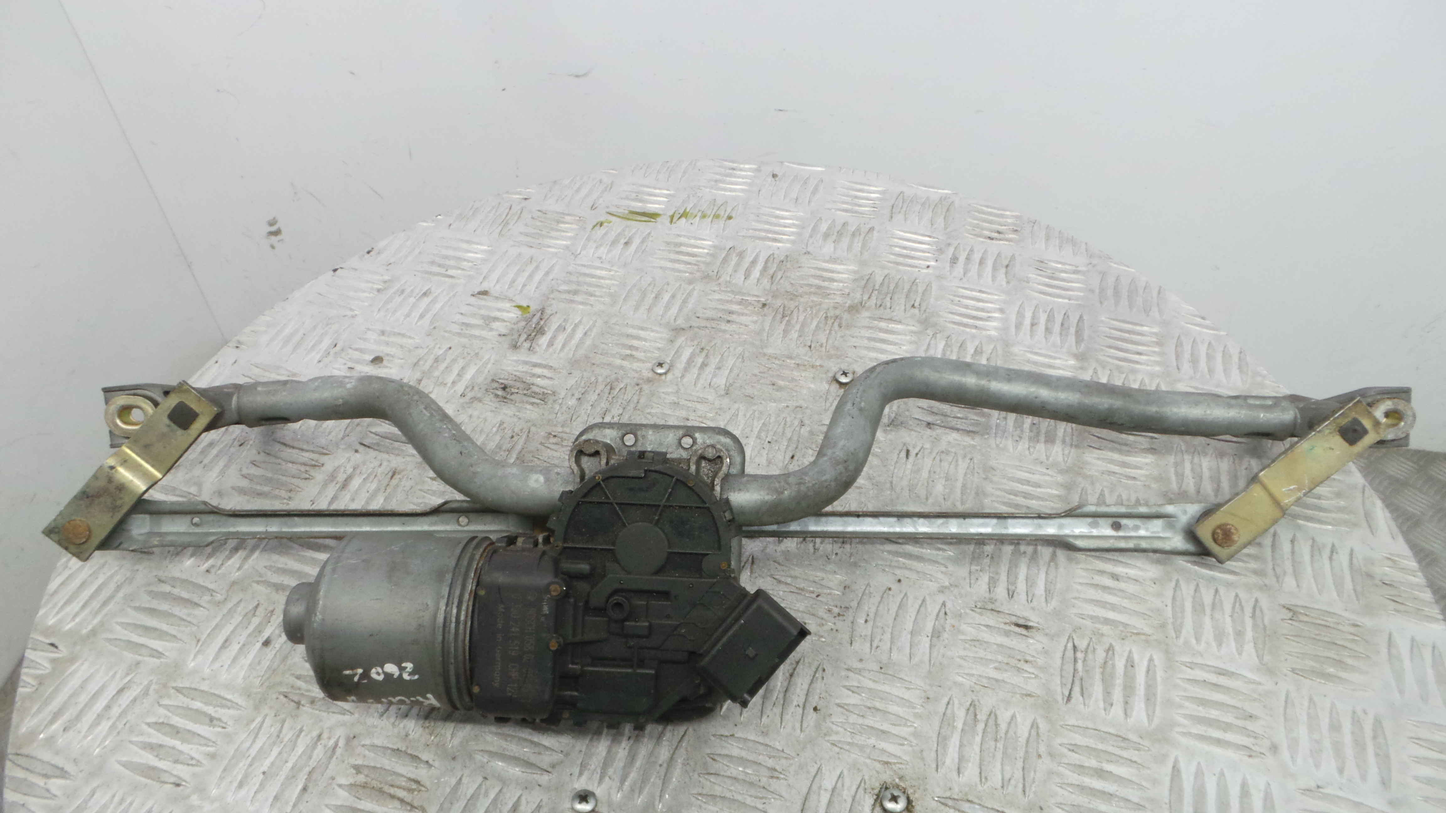 Motor Limpa Vidros Frente  0390241519 - RENAULT CLIO II (BB_, CB_), CLIO Mk II (BB_, CB_)-38361407