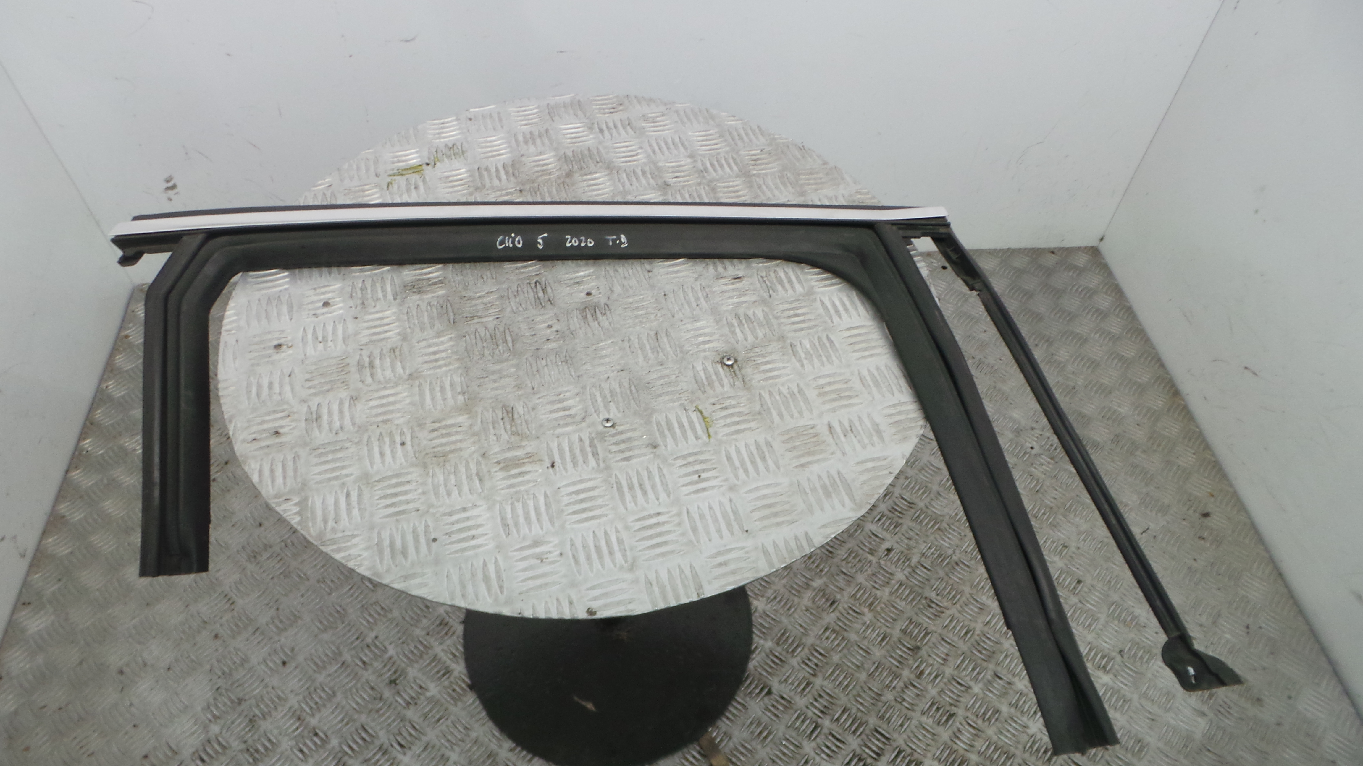 Borracha Porta Tras Direita 823303436R - RENAULT CLIO V (B7_)-38370274