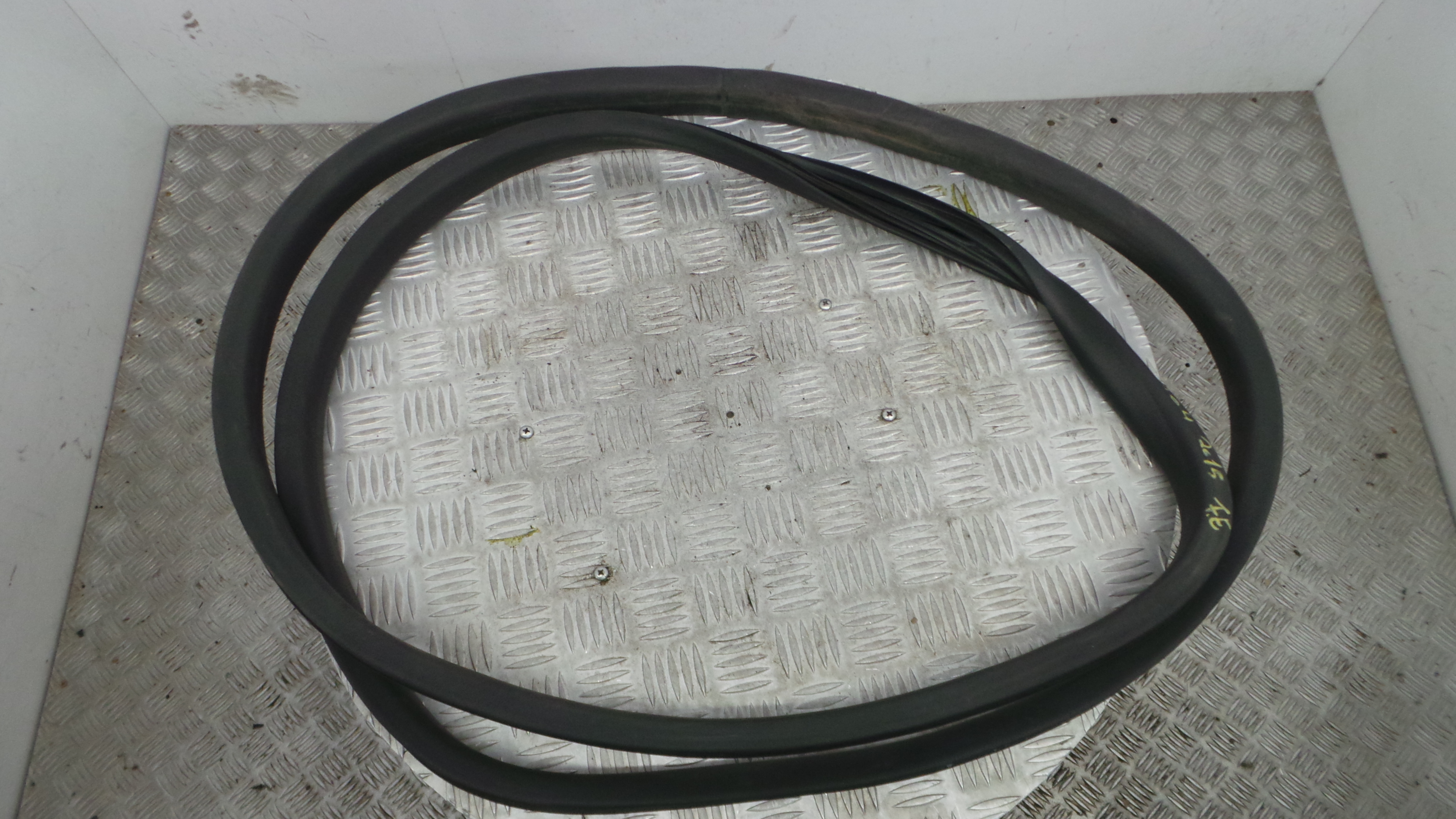 Borracha Porta Frente Esquerda - RENAULT CLIO IV (BH_)-38370358 Borracha Porta Frente Esquerda - RENAULT CLIO IV (BH_)-38370358