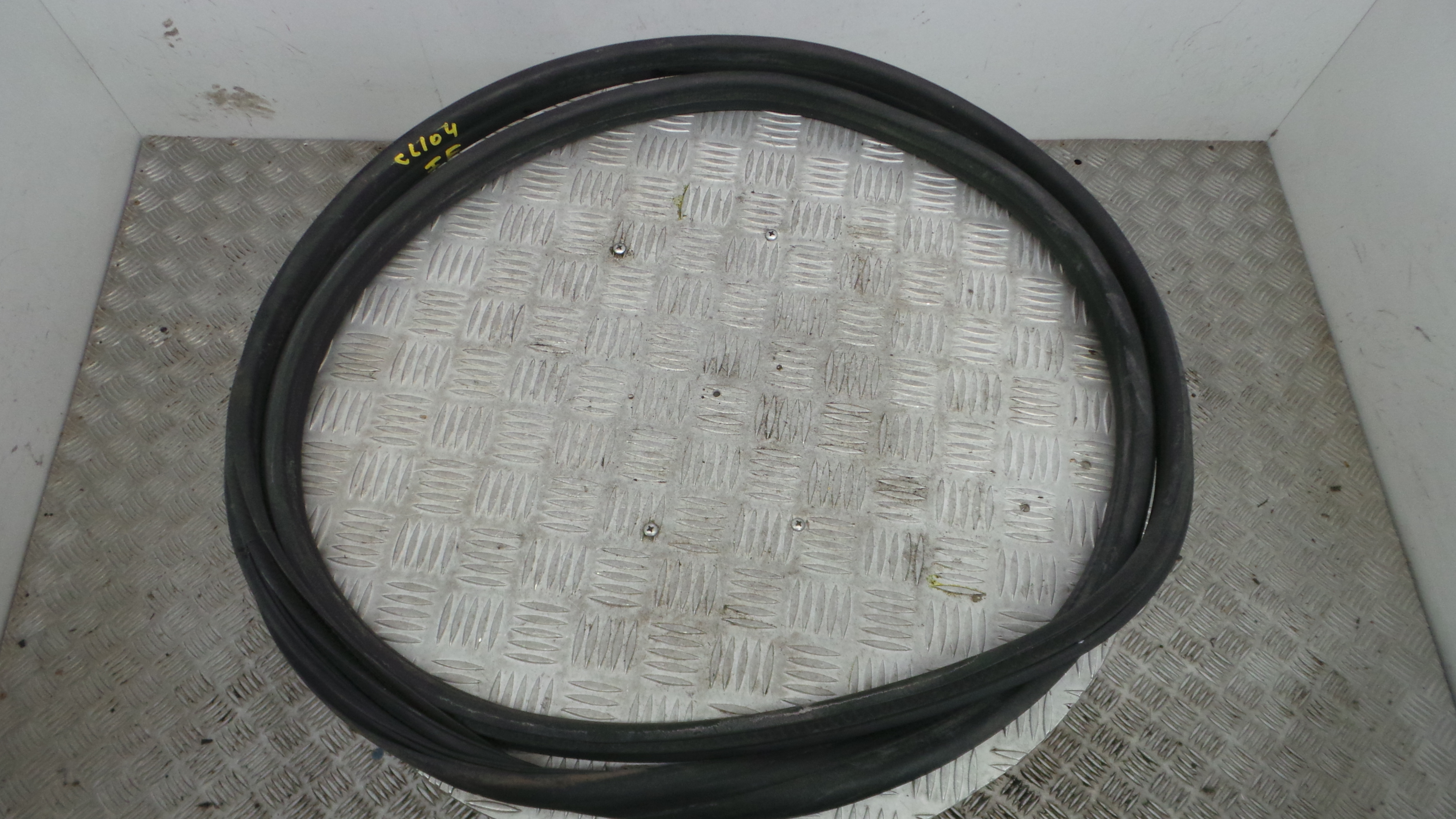 Borracha Porta Frente Esquerda - RENAULT CLIO IV (BH_)-38370373 Borracha Porta Frente Esquerda - RENAULT CLIO IV (BH_)-38370373