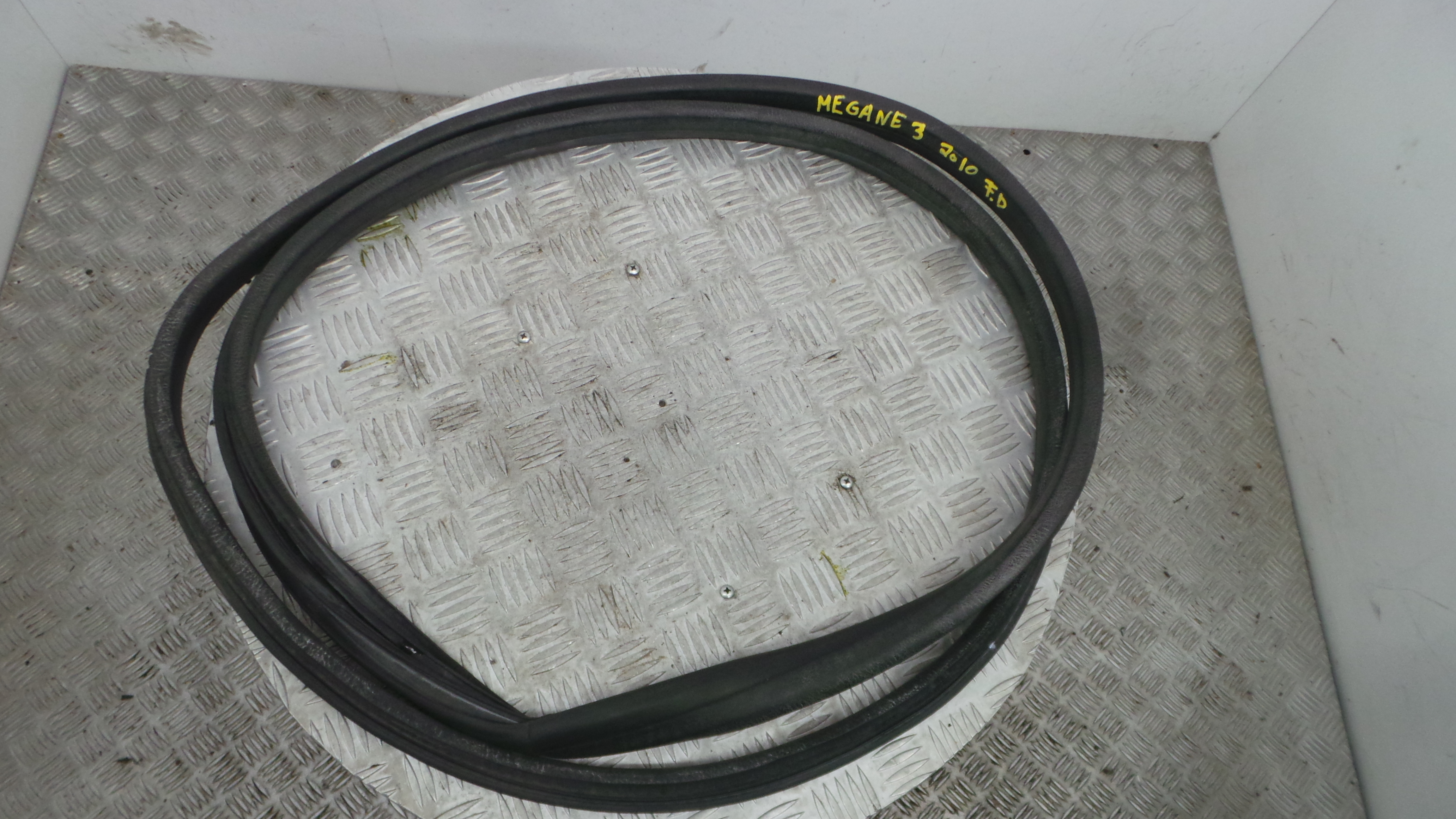 Borracha Porta Frente Direita - RENAULT MEGANE III Hatchback (BZ0/1_, B3_)-38370377 Borracha Porta Frente Direita - RENAULT MEGANE III Hatchback (BZ0/1_, B3_)-38370377