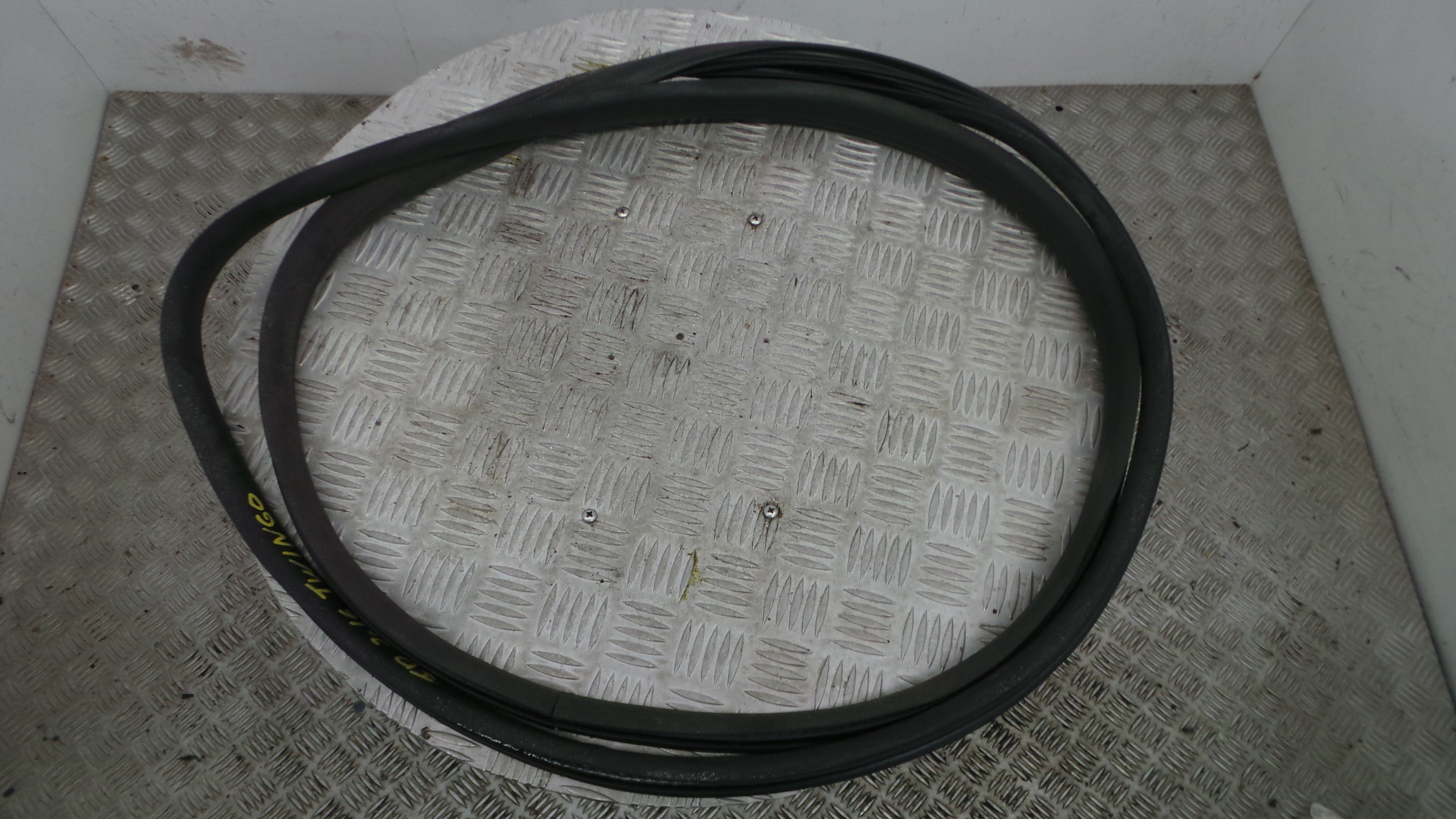 Borracha Porta Frente Direita - RENAULT TWINGO III (BCM_, BCA_)-38370382 Borracha Porta Frente Direita - RENAULT TWINGO III (BCM_, BCA_)-38370382