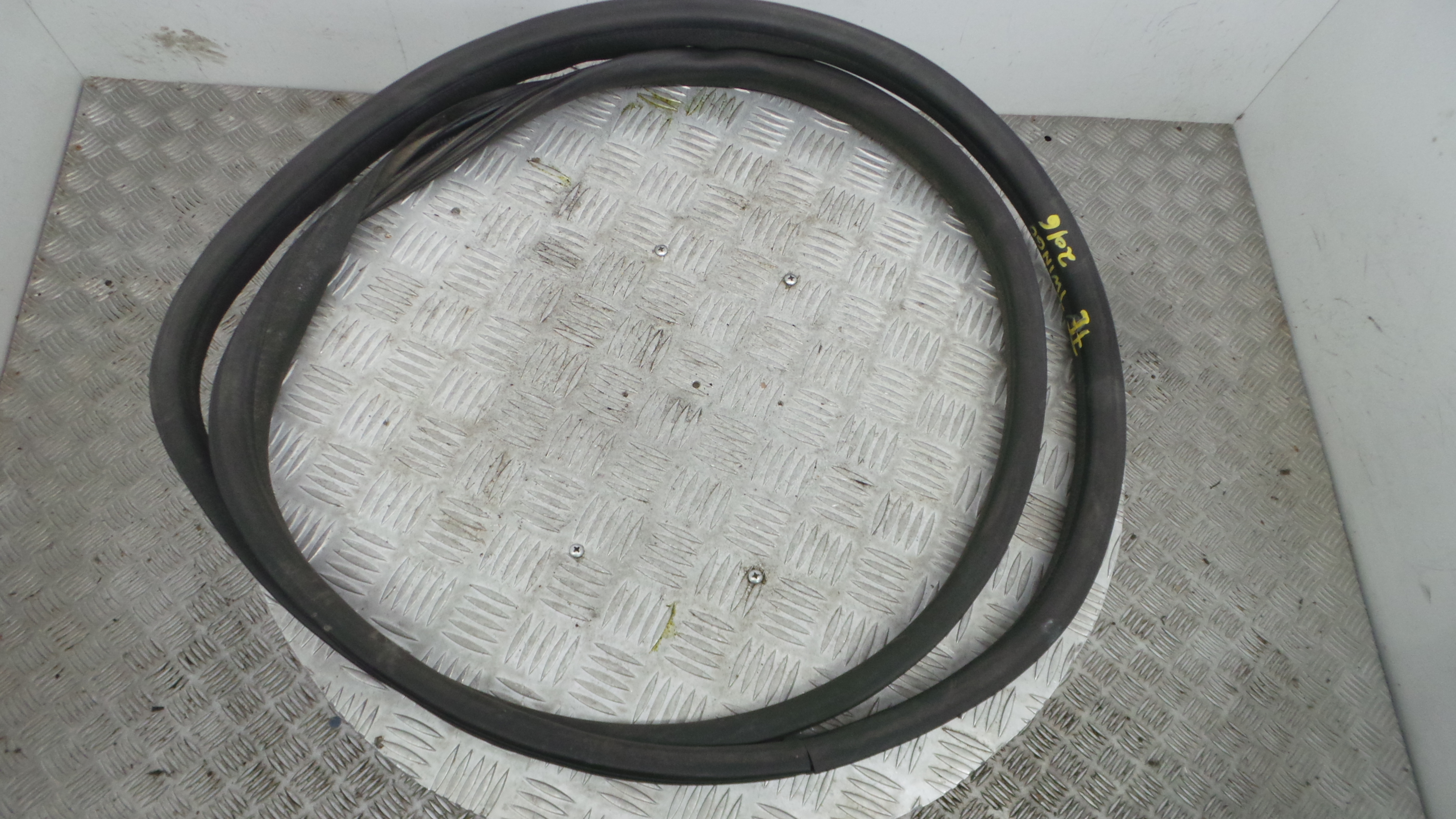 Borracha Porta Frente Esquerda - RENAULT TWINGO III (BCM_, BCA_)-38370384 Borracha Porta Frente Esquerda - RENAULT TWINGO III (BCM_, BCA_)-38370384