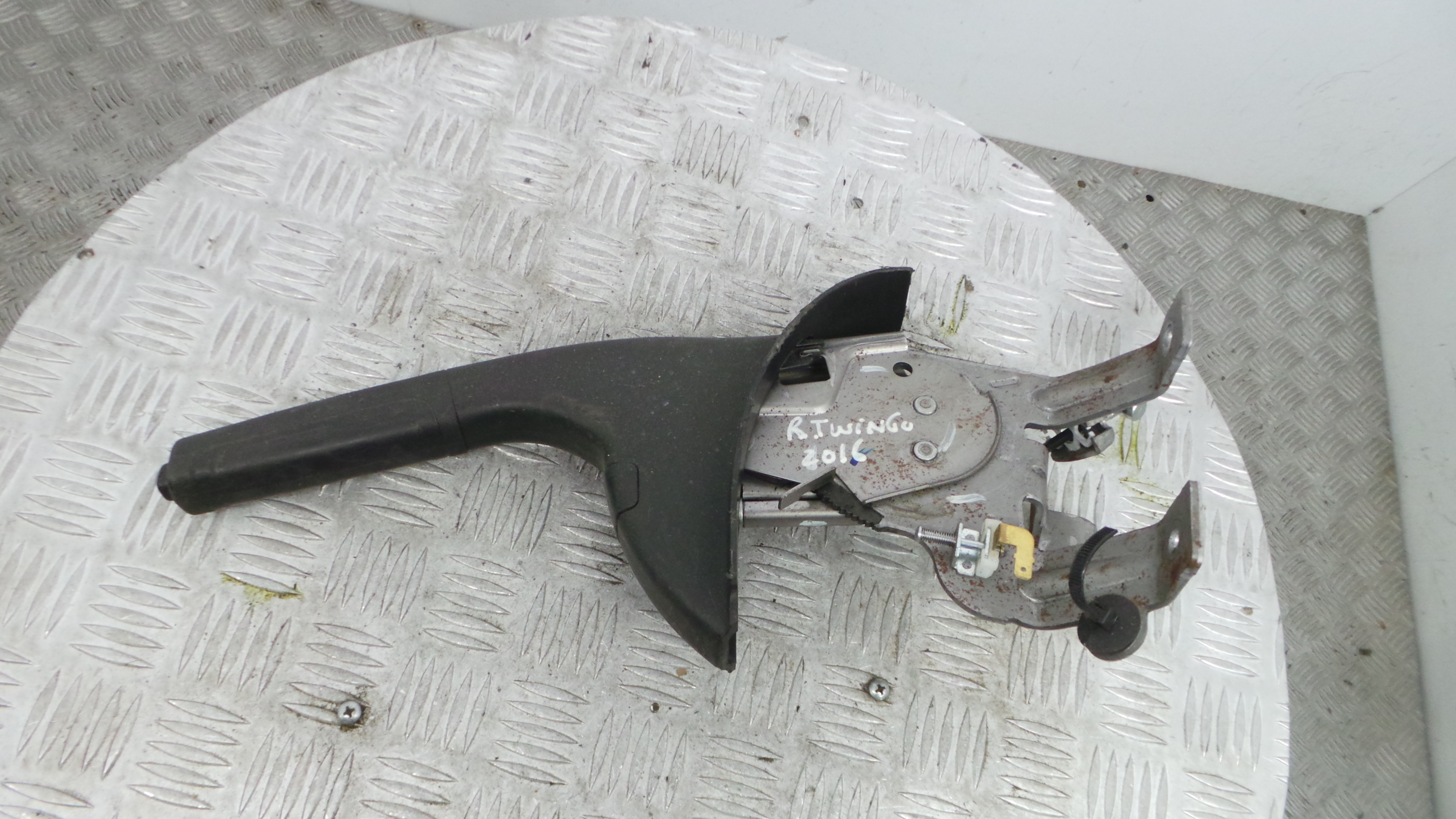 Travão de Mão 360106834R - RENAULT TWINGO III (BCM_, BCA_)-38370422 Travão de Mão 360106834R - RENAULT TWINGO III (BCM_, BCA_)-38370422