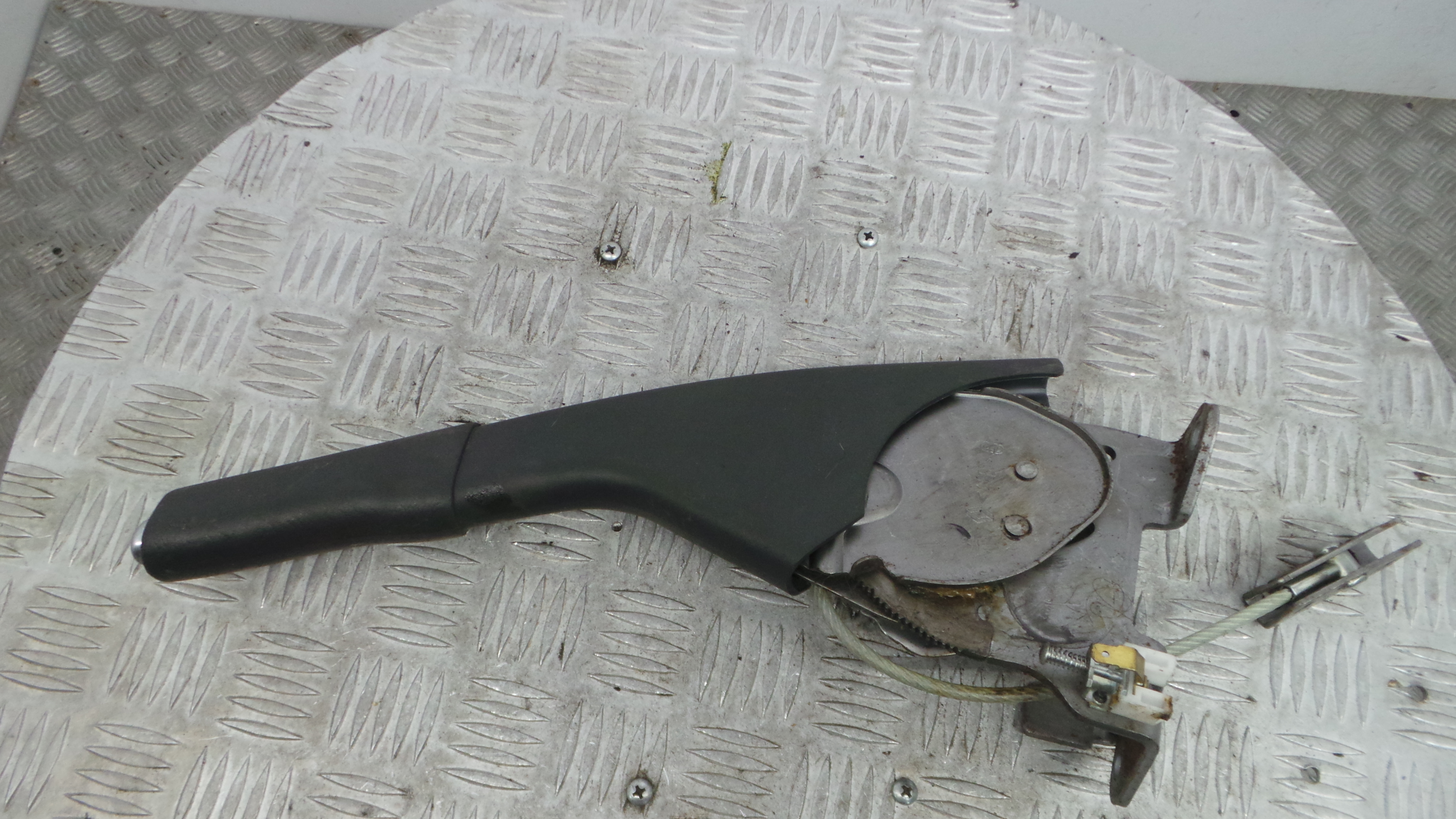 Travão de Mão  8200964758 - RENAULT CLIO III (BR0/1, CR0/1)-38370468