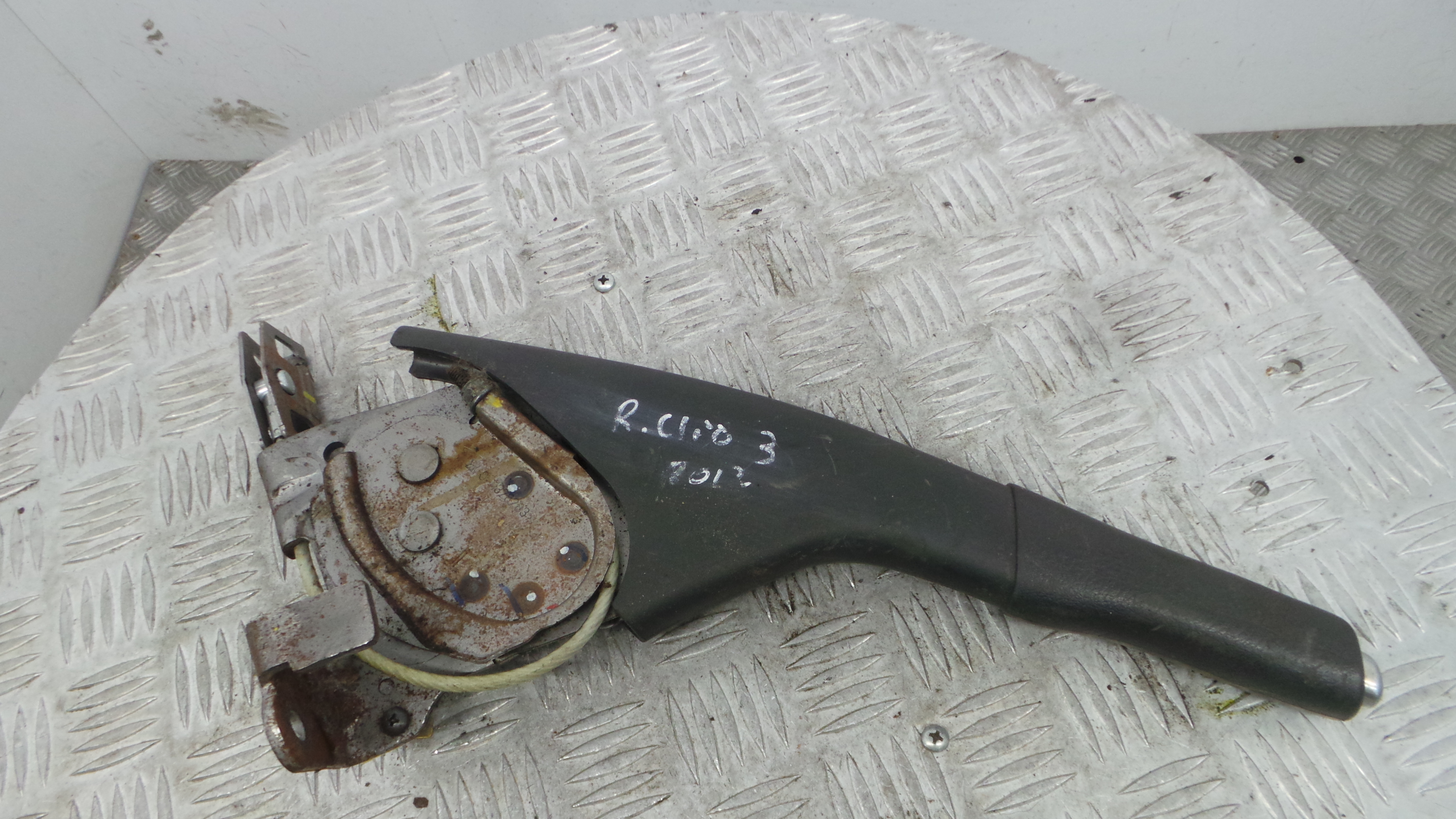 Travão de Mão 8200984758 - RENAULT CLIO III (BR0/1, CR0/1)-38370492 Travão de Mão 8200984758 - RENAULT CLIO III (BR0/1, CR0/1)-38370492