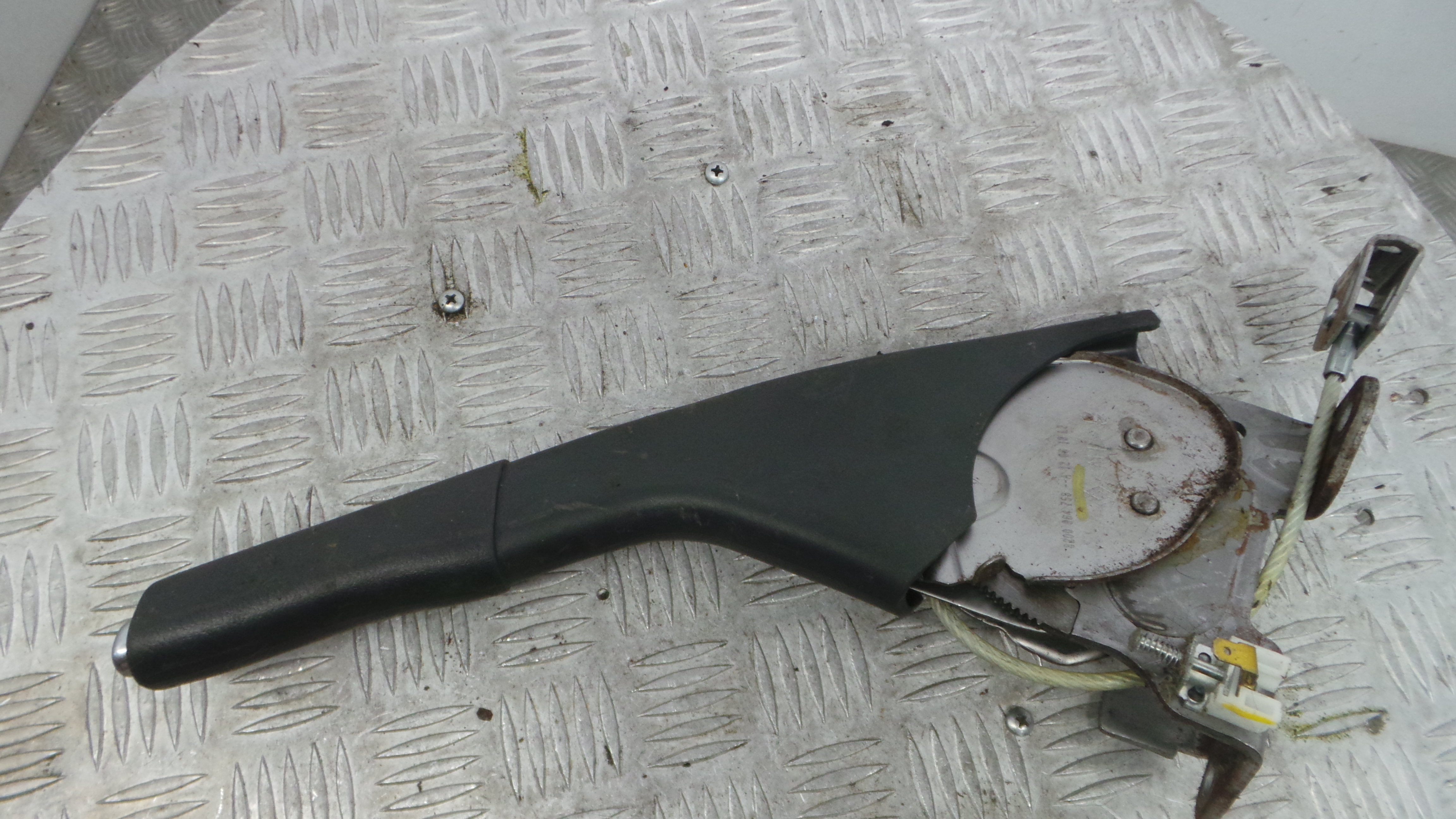 Travão de Mão 8200984758 - RENAULT CLIO III (BR0/1, CR0/1)-38370492