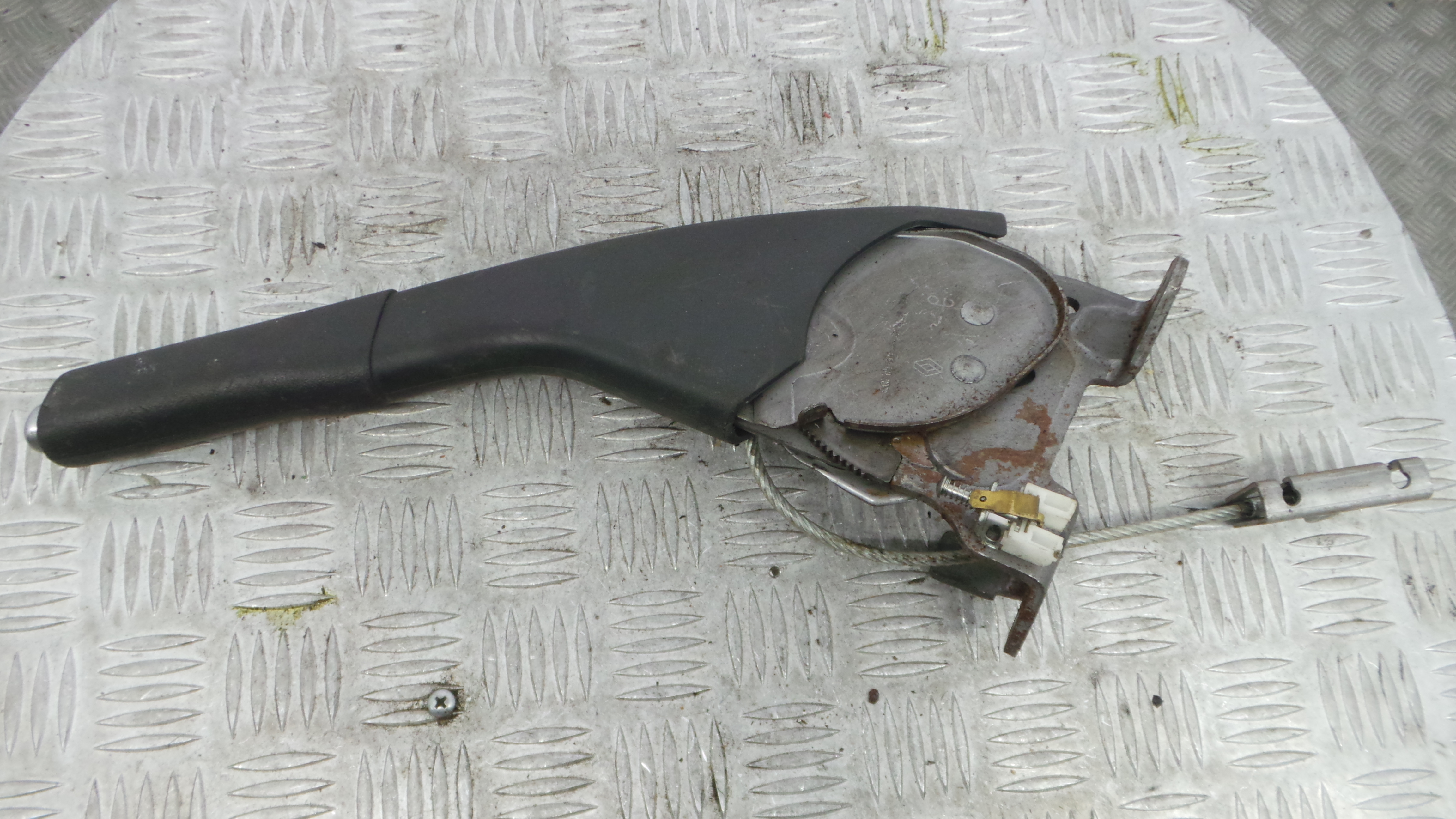 Travão de Mão 8200701804 - RENAULT CLIO III (BR0/1, CR0/1)-38370500