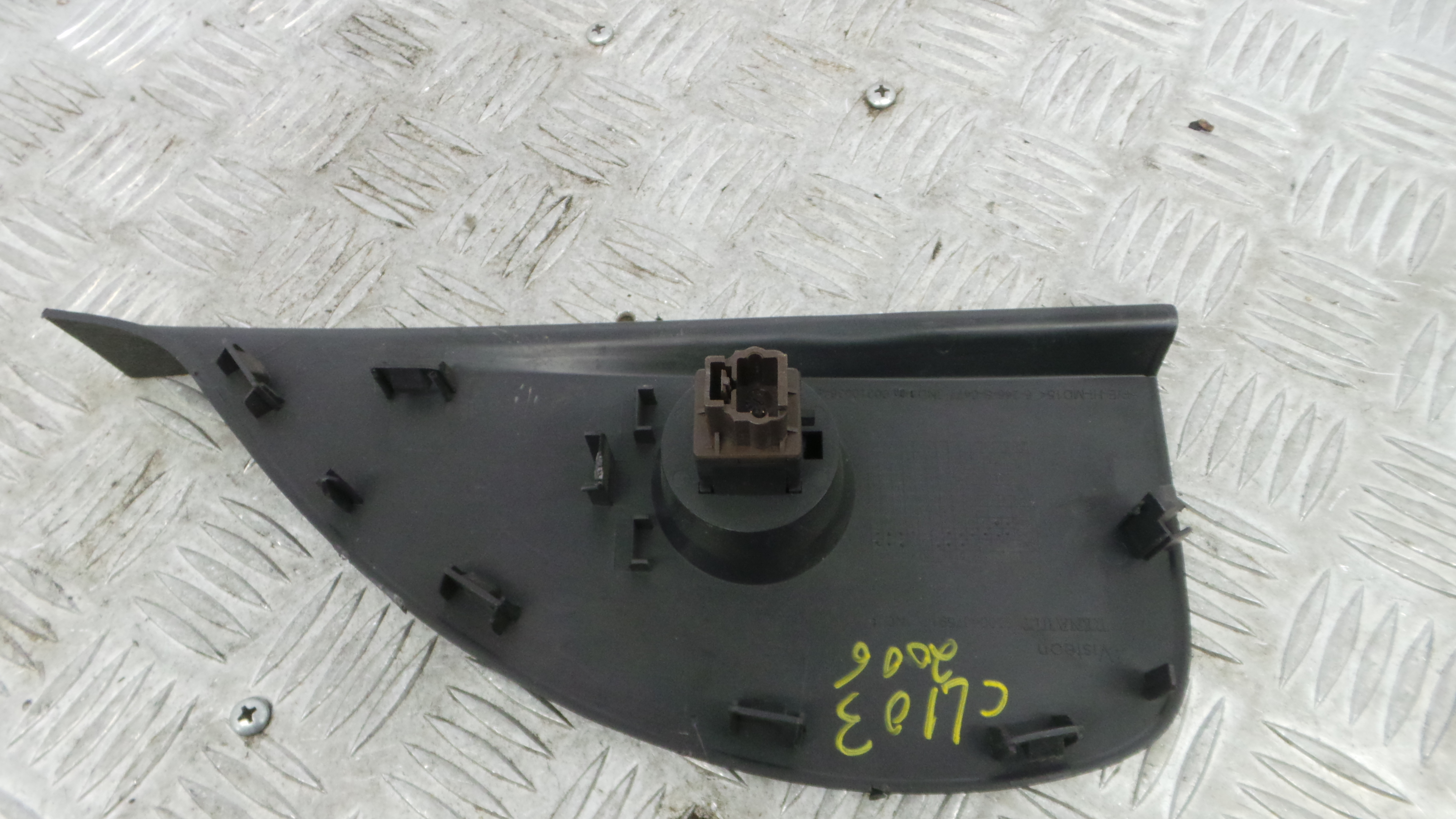 Plastico Interior 8200407591 - RENAULT CLIO III (BR0/1, CR0/1)-38370551