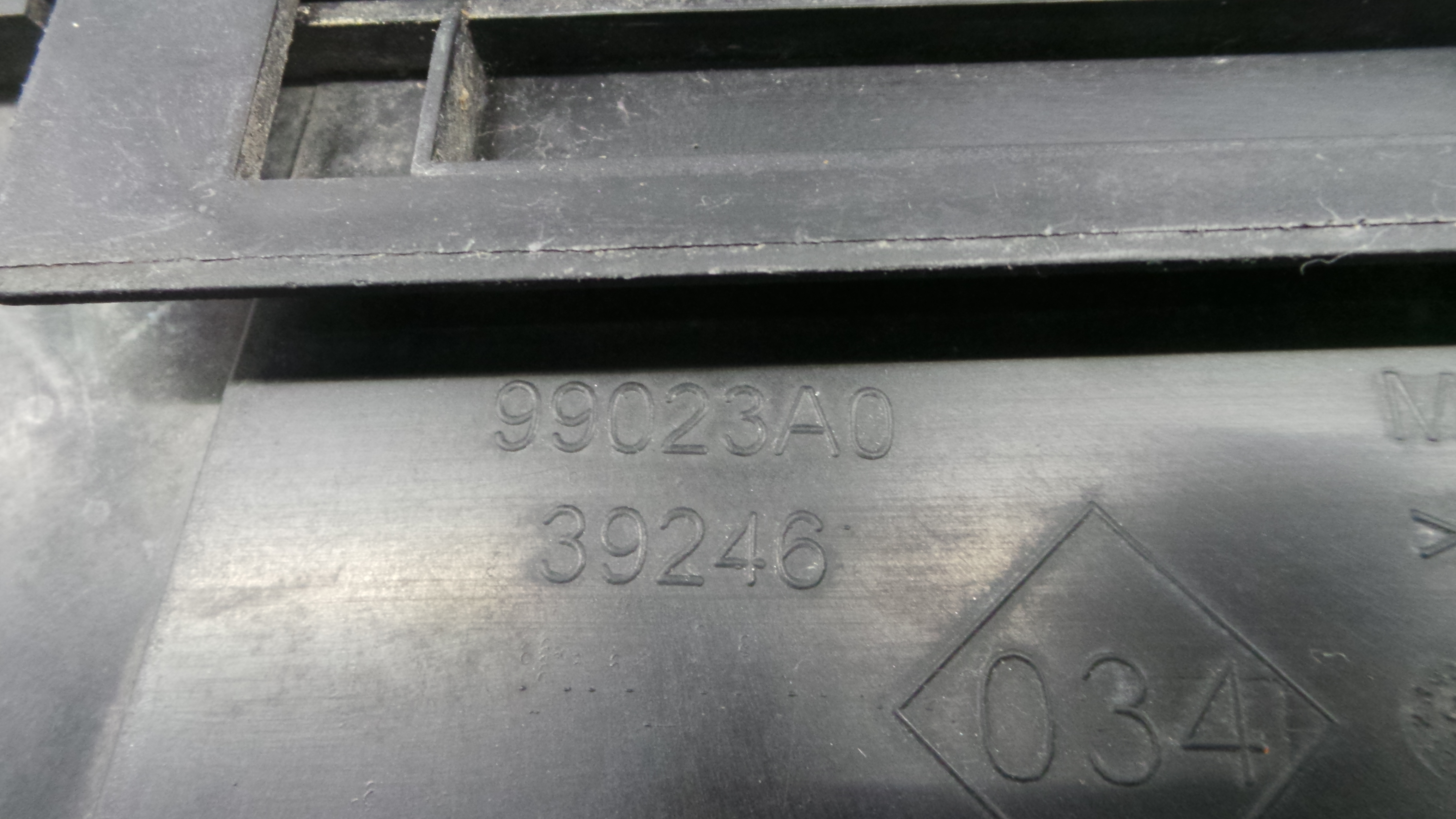 Plastico Interior 99024A0 - RENAULT CLIO IV (BH_)-38370560