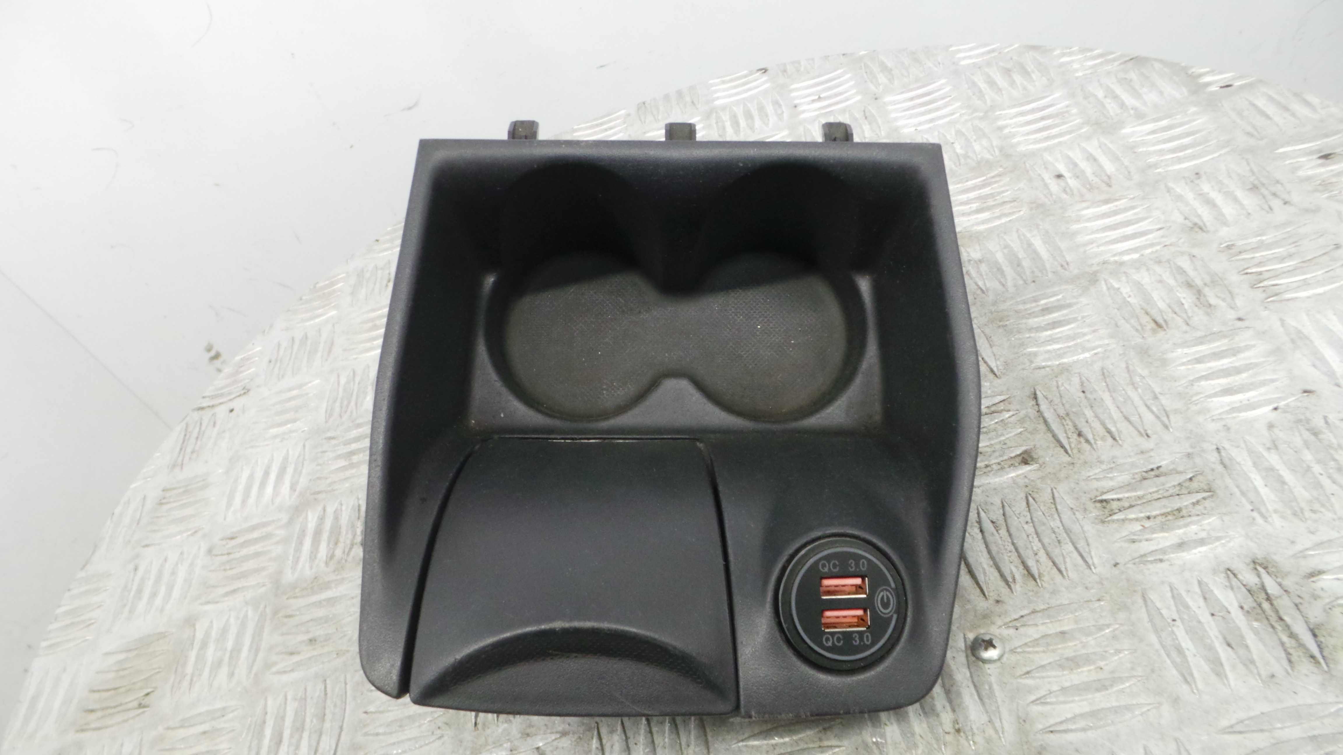 Cinzeiro 8200152201 - RENAULT CLIO II (BB_, CB_), CLIO Mk II (BB_, CB_)-38370589 Cinzeiro 8200152201 - RENAULT CLIO II (BB_, CB_), CLIO Mk II (BB_, CB_)-38370589