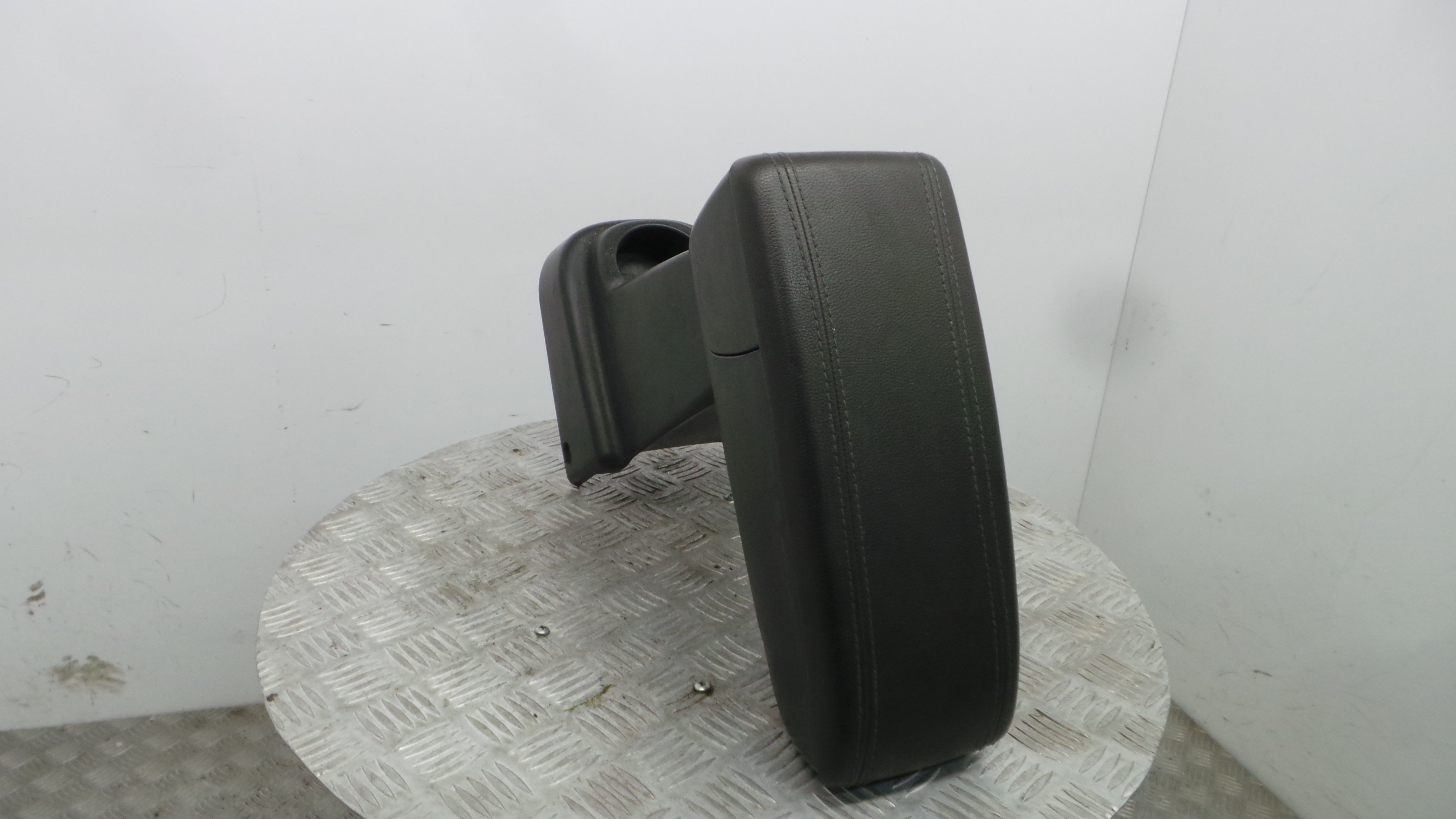 Apoio de Braço 8201507421 - RENAULT CLIO IV (BH_)-38370639