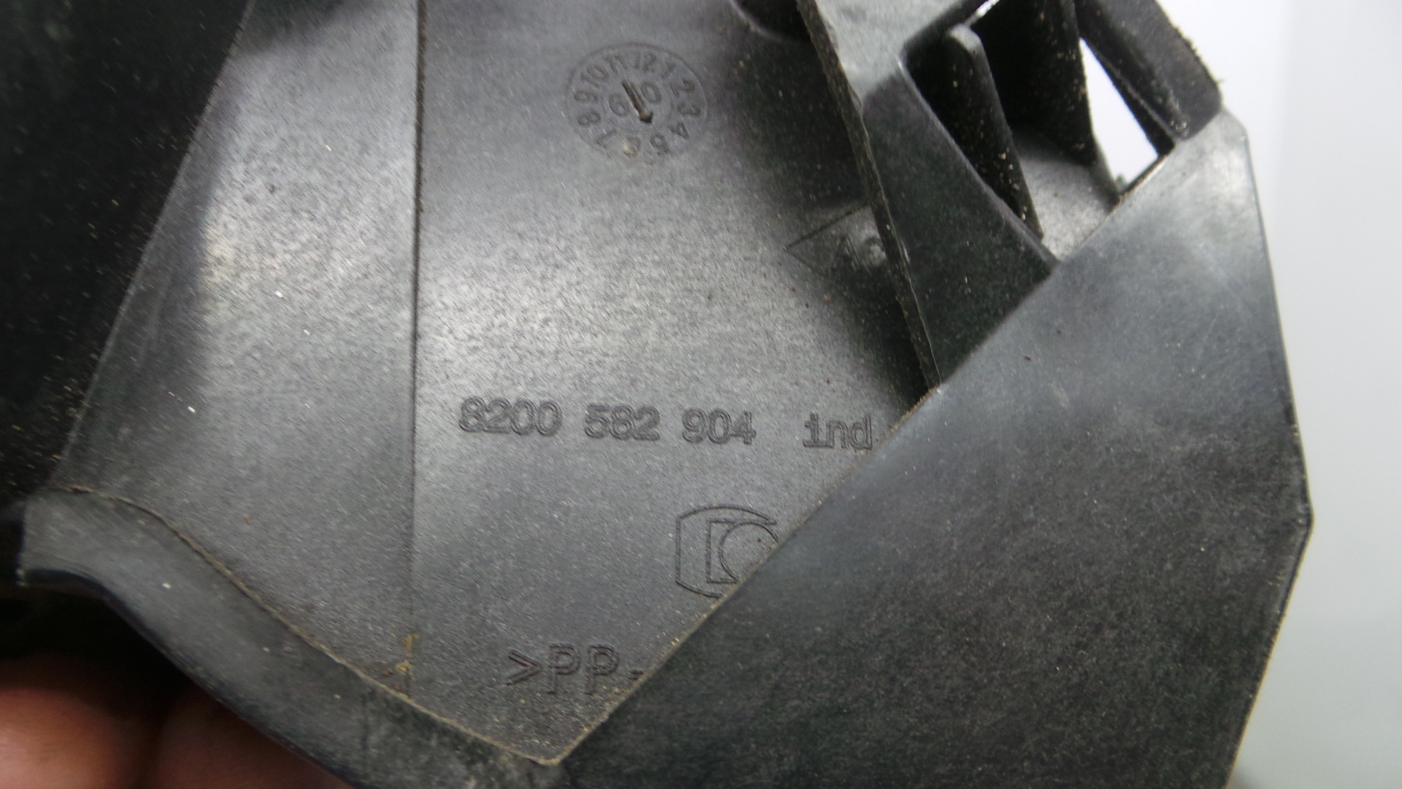 Tampão de Combustivel 8200582904 - RENAULT CLIO III (BR0/1, CR0/1)-38370646