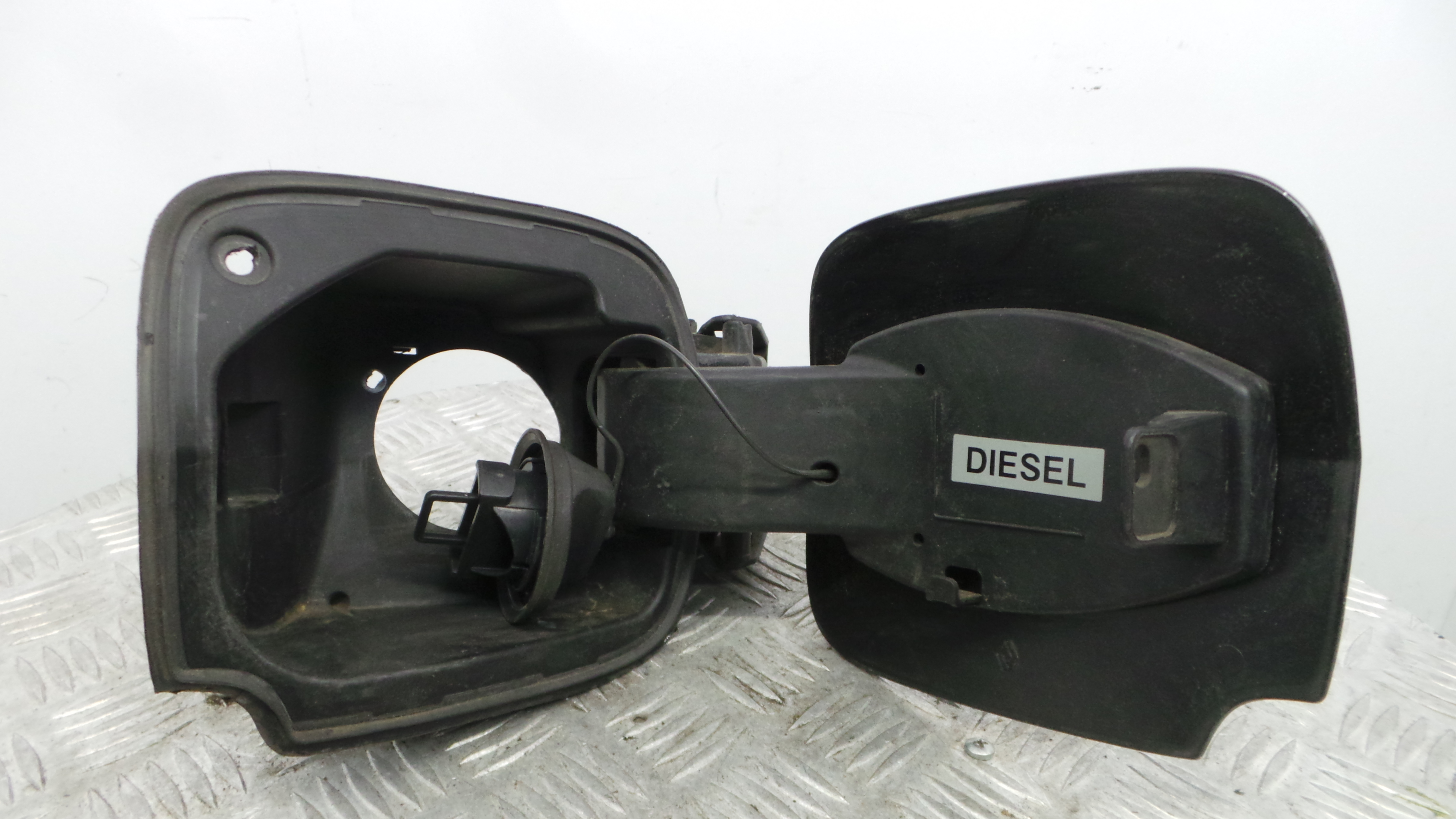 Tampão de Combustivel 8200582904 - RENAULT CLIO III Grandtour (KR0/1_), CLIO III Sportour (KR0/1_)-38370666