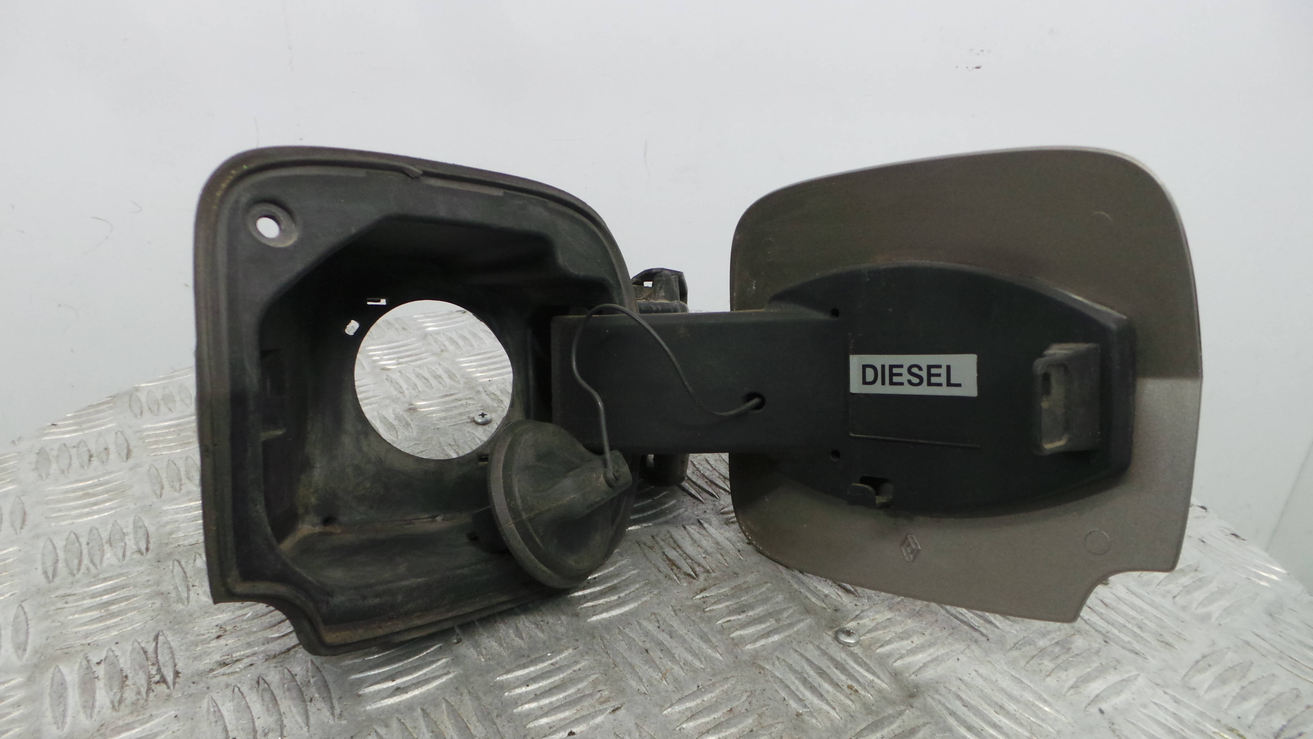 Tampão de Combustivel 8200582904 - RENAULT CLIO III Grandtour (KR0/1_), CLIO III Sportour (KR0/1_)-38370681