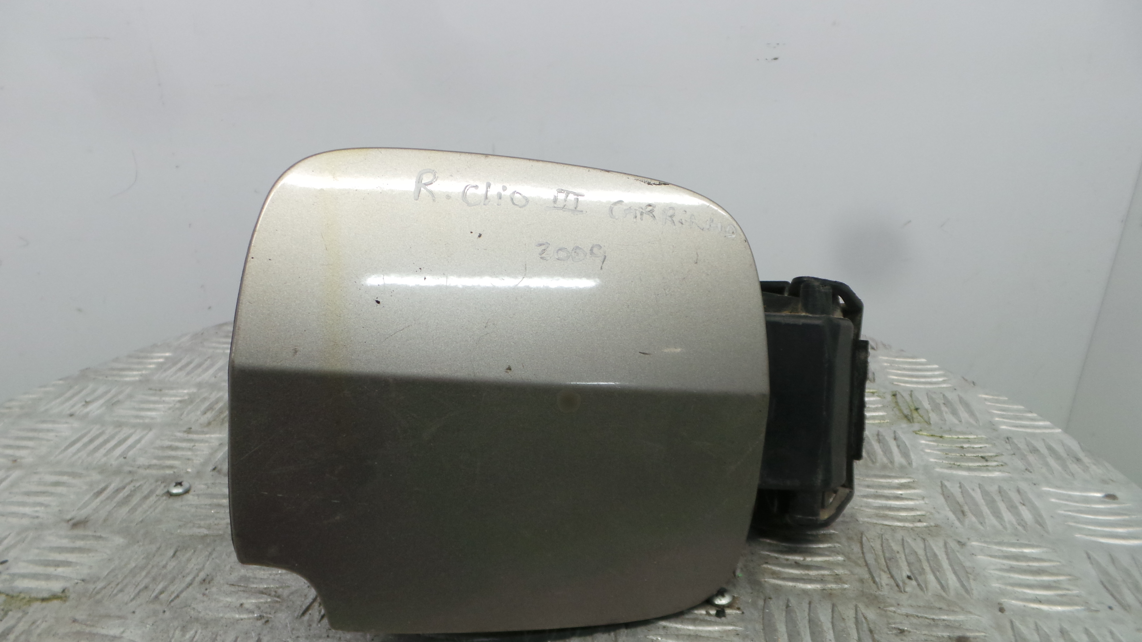 Tampão de Combustivel  8200582904 - RENAULT CLIO III Grandtour (KR0/1_), CLIO III Sportour (KR0/1_)-38370685