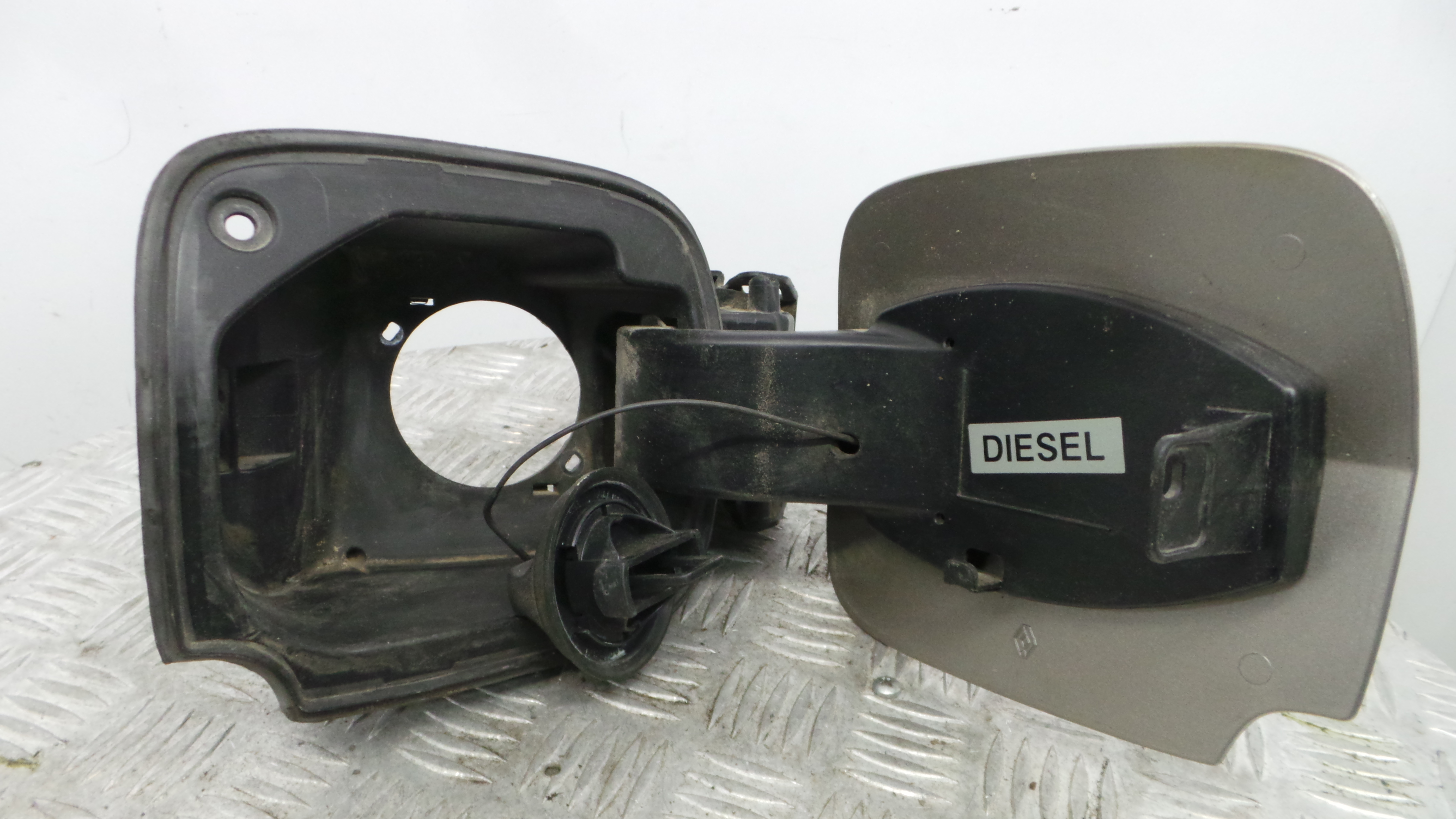 Tampão de Combustivel  8200582904 - RENAULT CLIO III Grandtour (KR0/1_), CLIO III Sportour (KR0/1_)-38370685