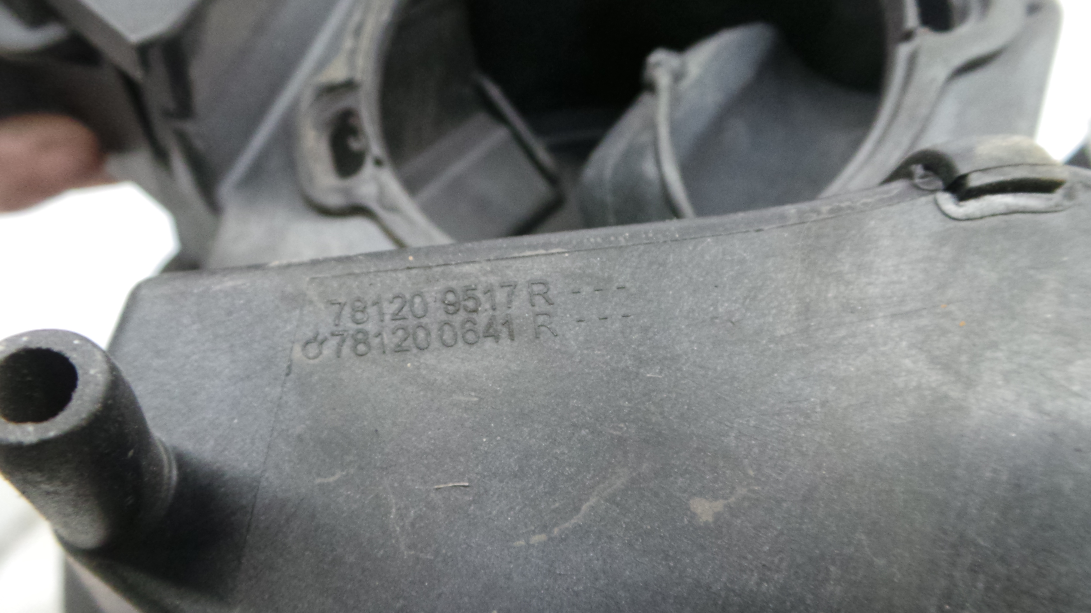 Tampão de Combustivel  781209517R - RENAULT CLIO V (B7_)-38370741