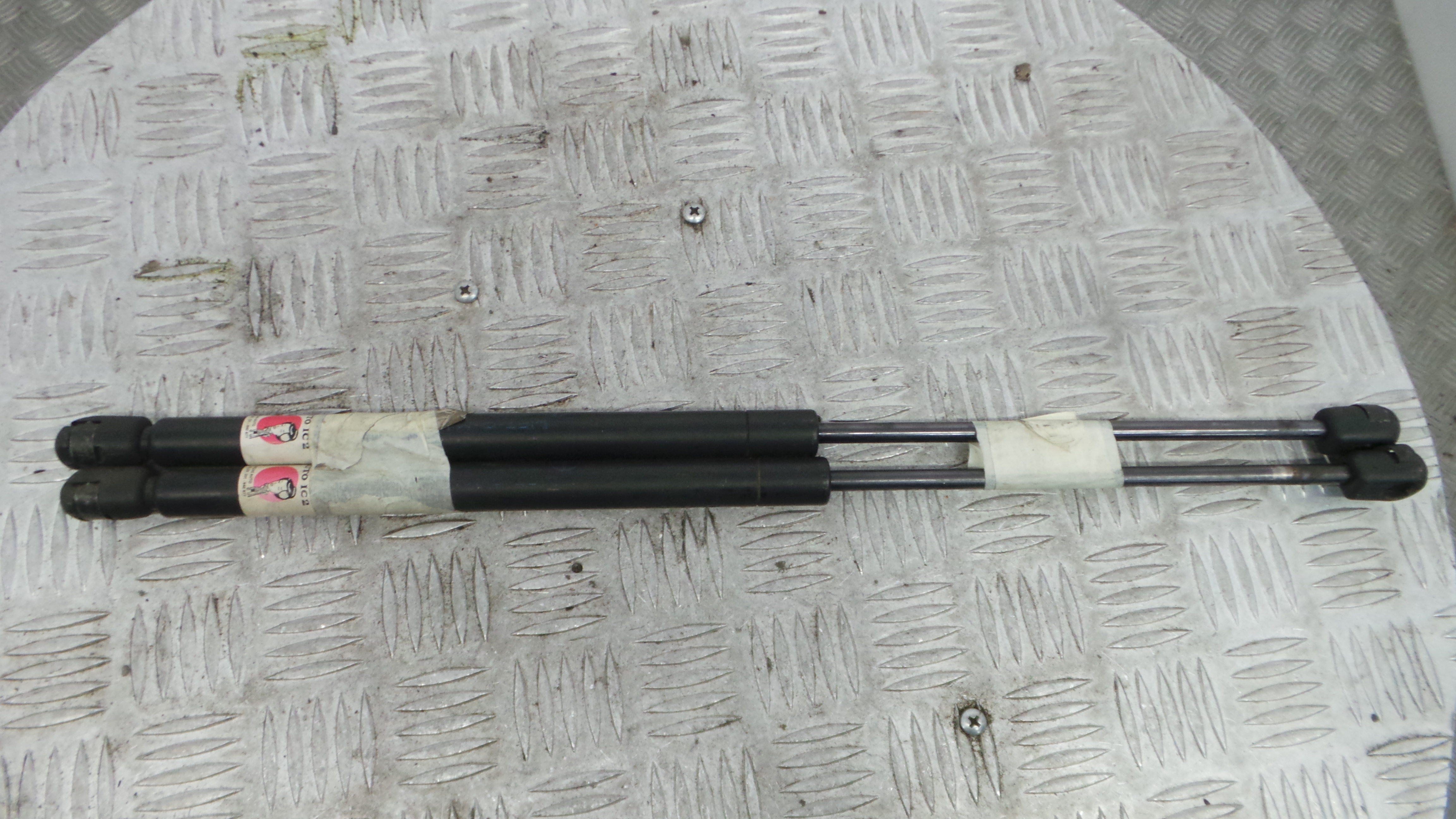 Amortecedor da Mala  - RENAULT CLIO I (B/C57_, 5/357_)-38370834