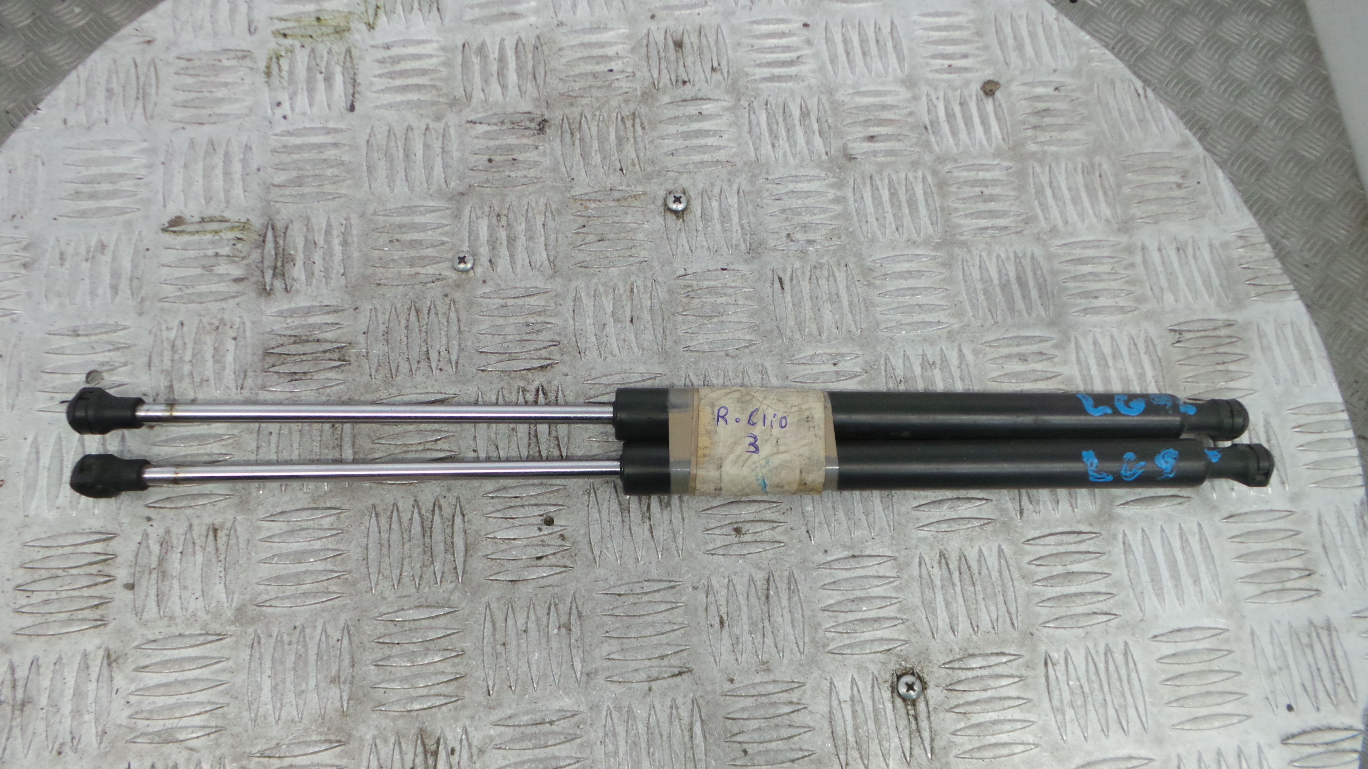 Amortecedor da Mala 8200299546 - RENAULT CLIO III (BR0/1, CR0/1)-38370842