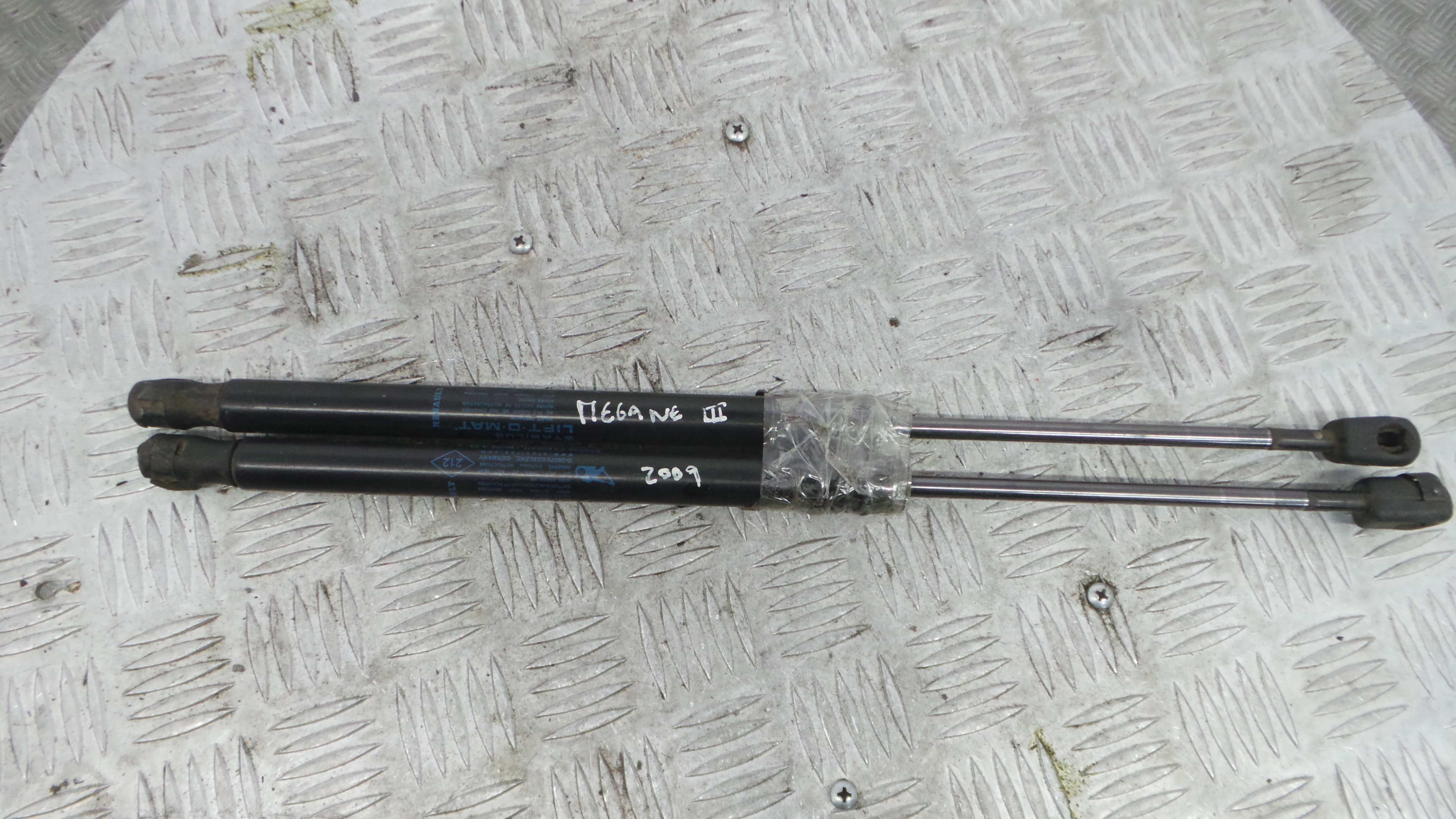 Amortecedor da Mala 904510001R - RENAULT MEGANE III Hatchback (BZ0/1_, B3_)-38370865