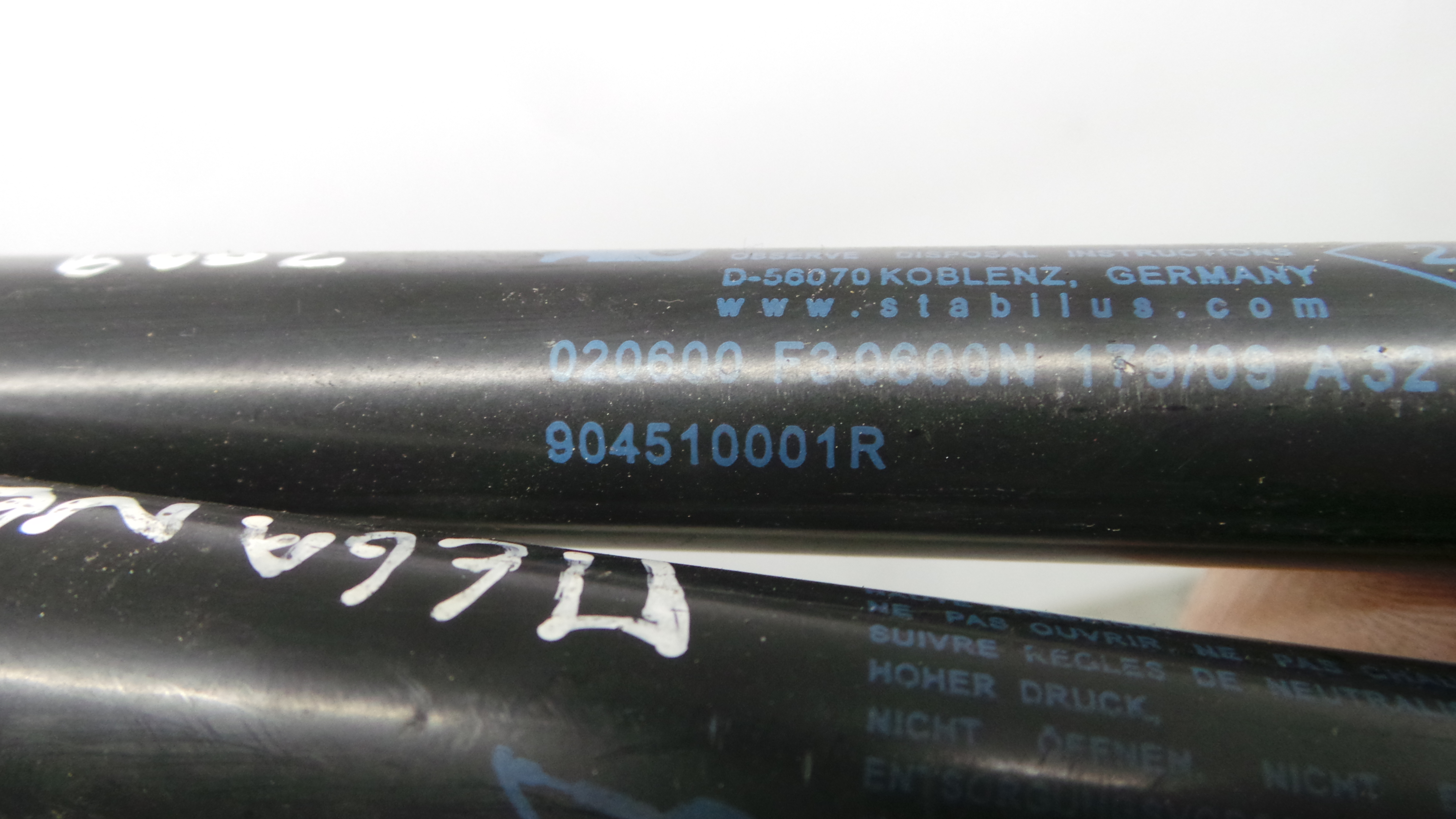 Amortecedor da Mala 904510001R - RENAULT MEGANE III Hatchback (BZ0/1_, B3_)-38370865