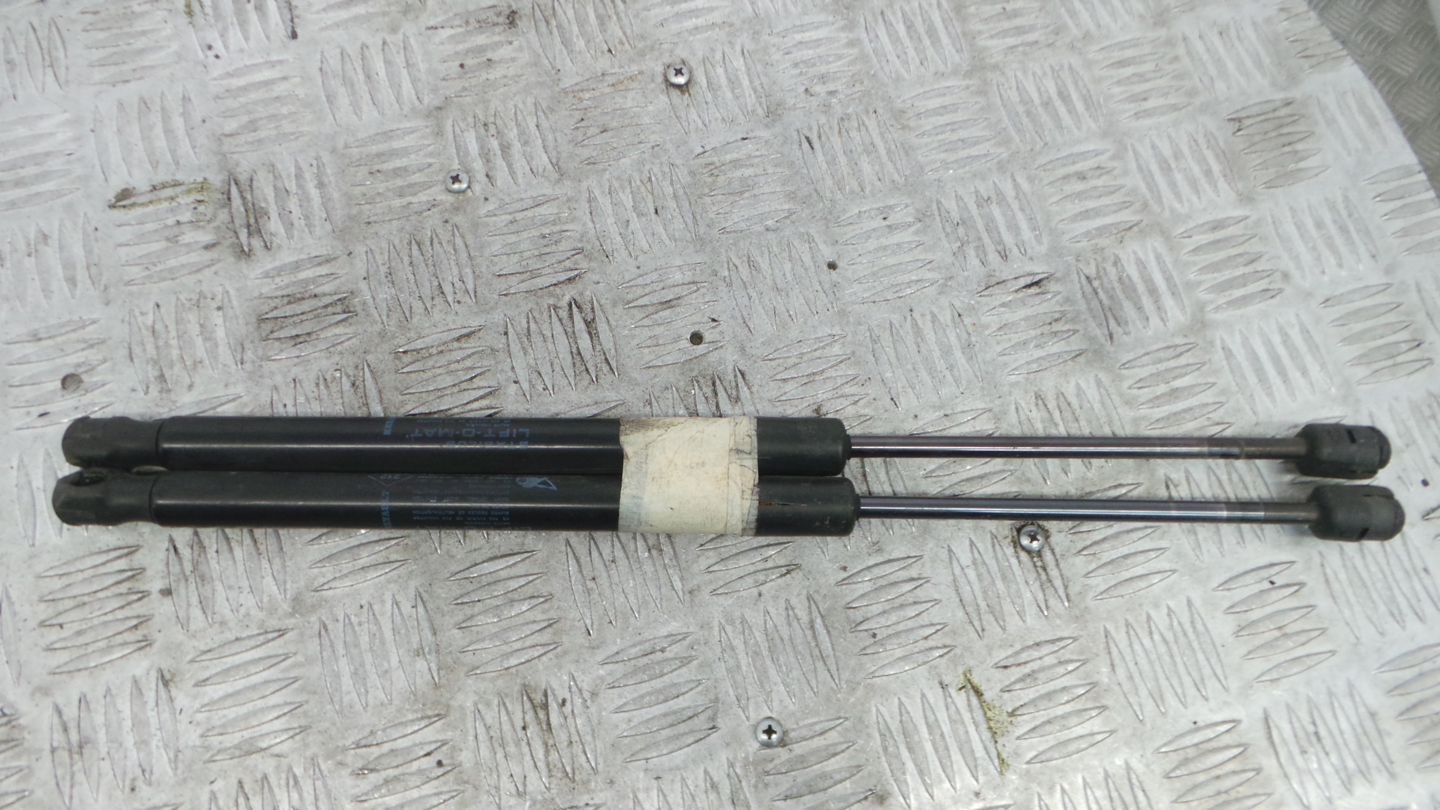 Amortecedor da Mala 904510001R - RENAULT MEGANE III Hatchback (BZ0/1_, B3_)-38370877