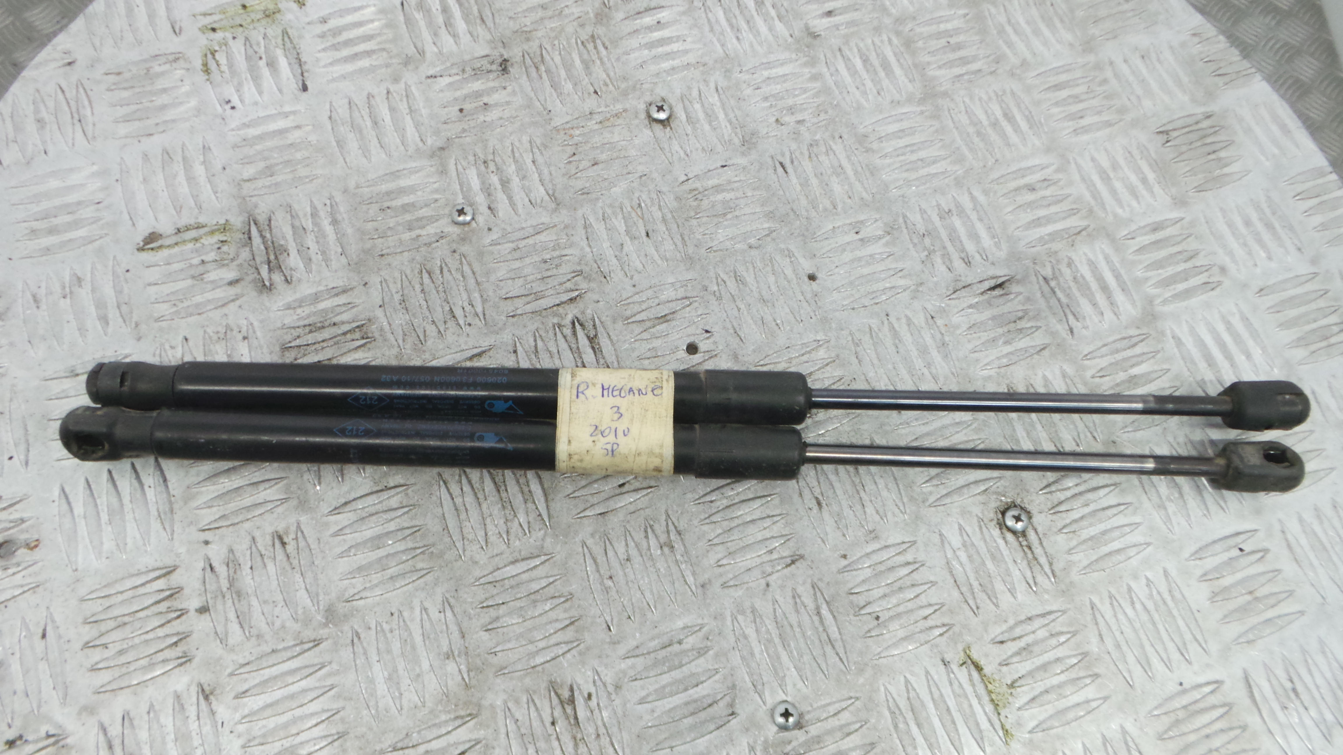 Amortecedor da Mala 904510001R - RENAULT MEGANE III Hatchback (BZ0/1_, B3_)-38370880